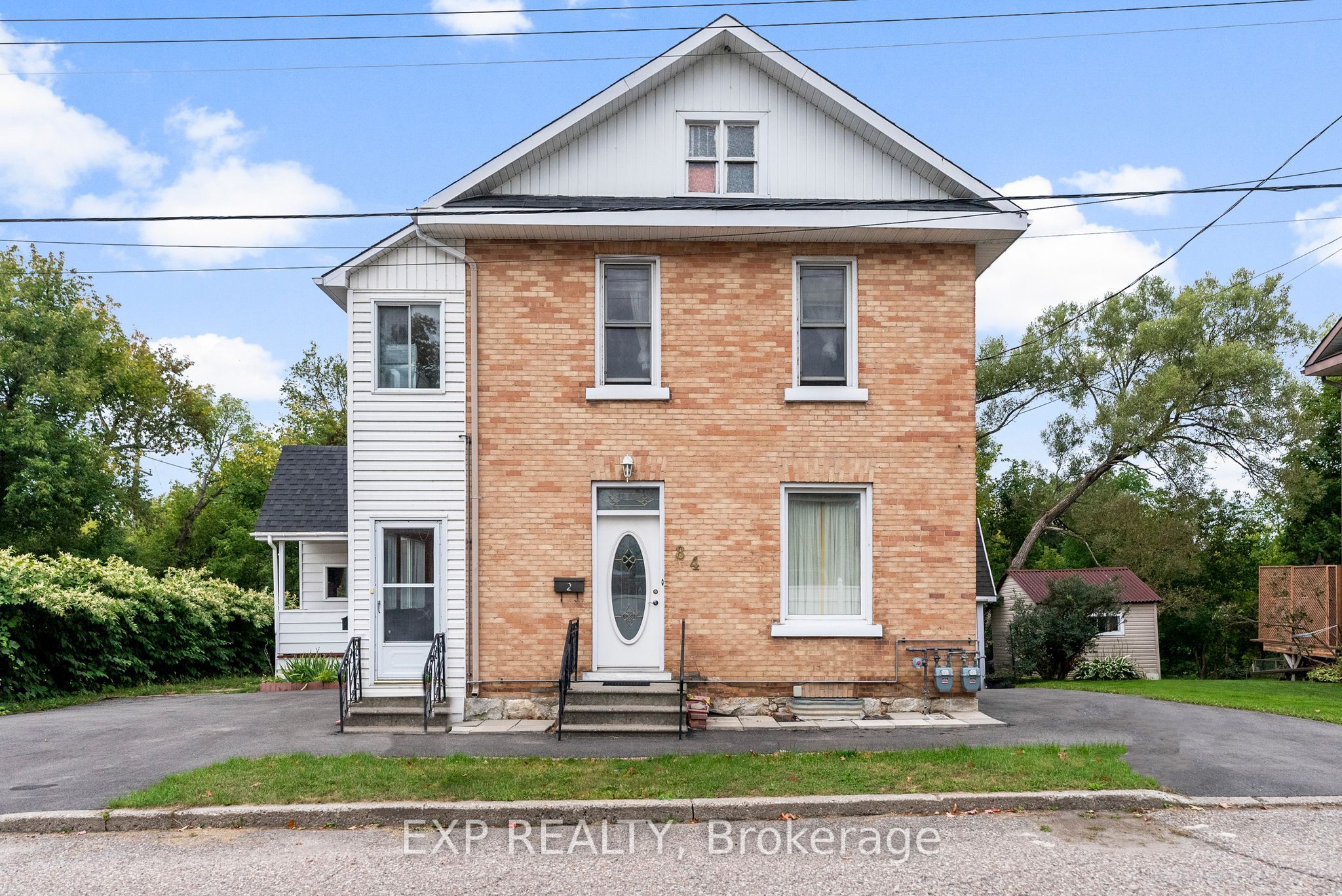 84 Bank Street N Property Photo 1