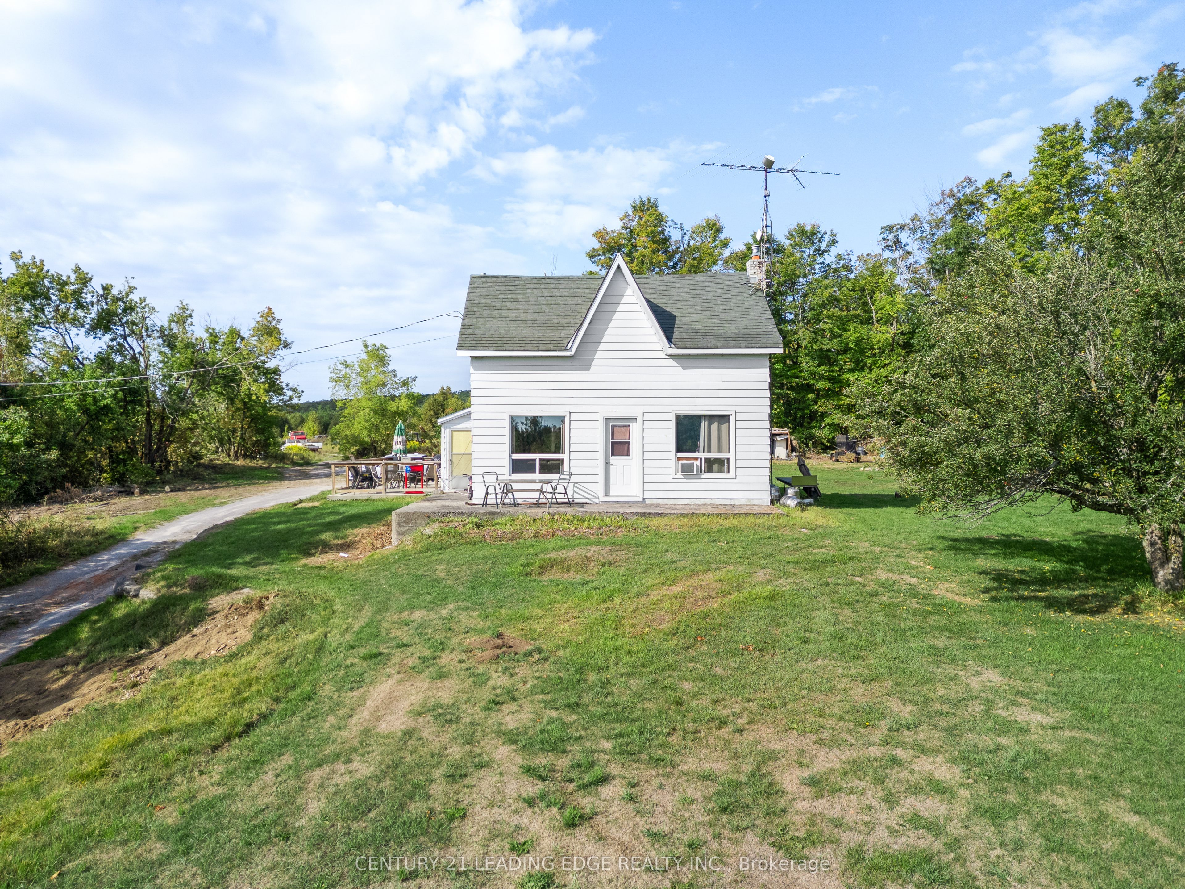 381 Burnt River Rd Property Photo 1