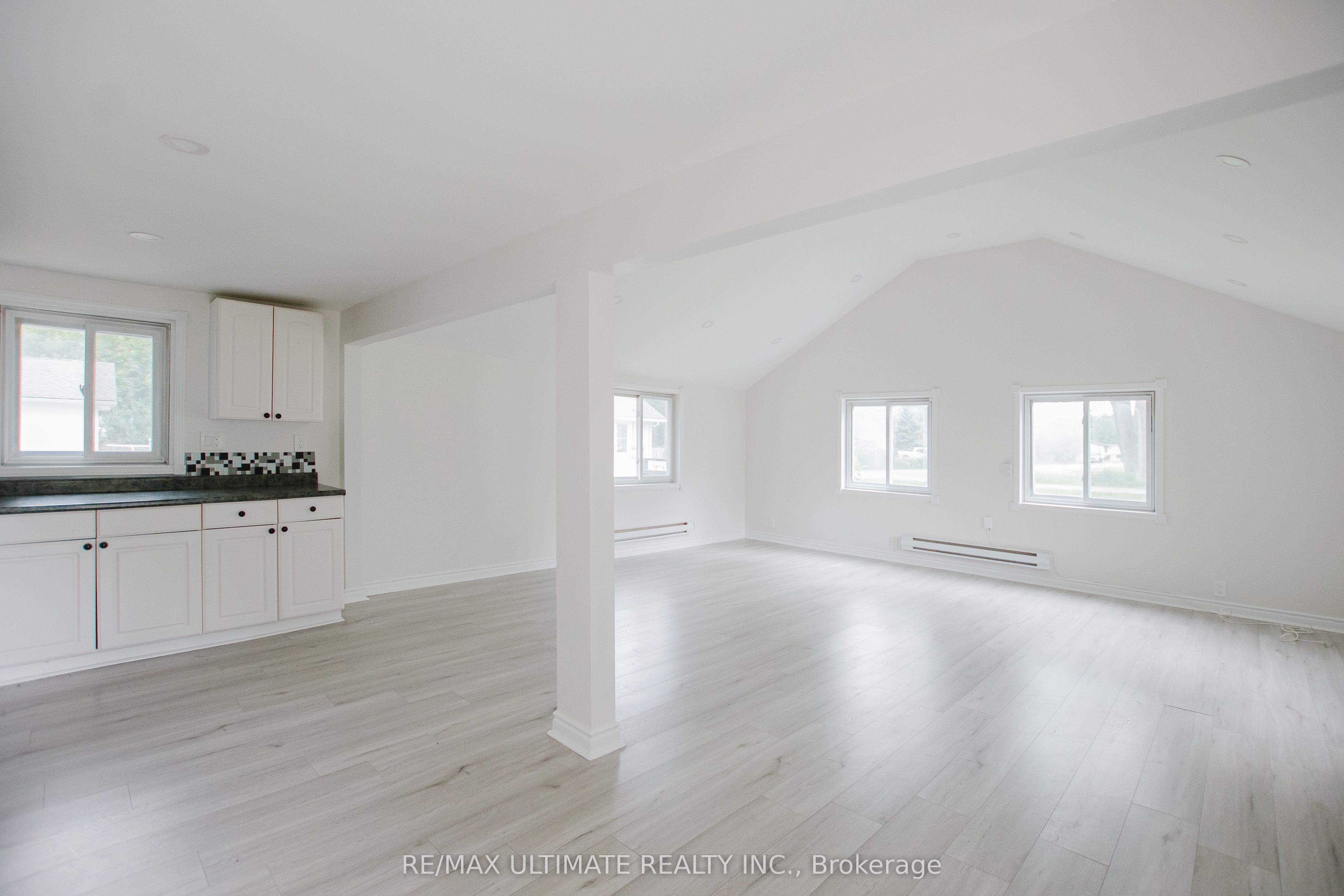 372 Helen Street Property Photo 5