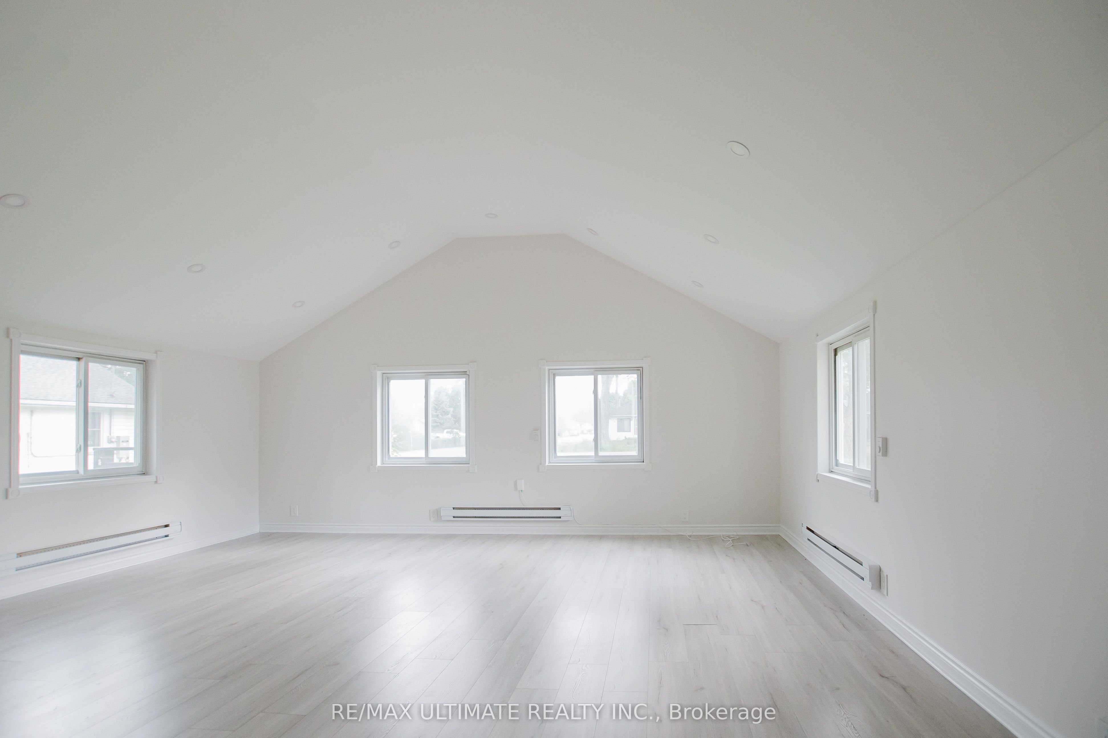 372 Helen Street Property Photo 8