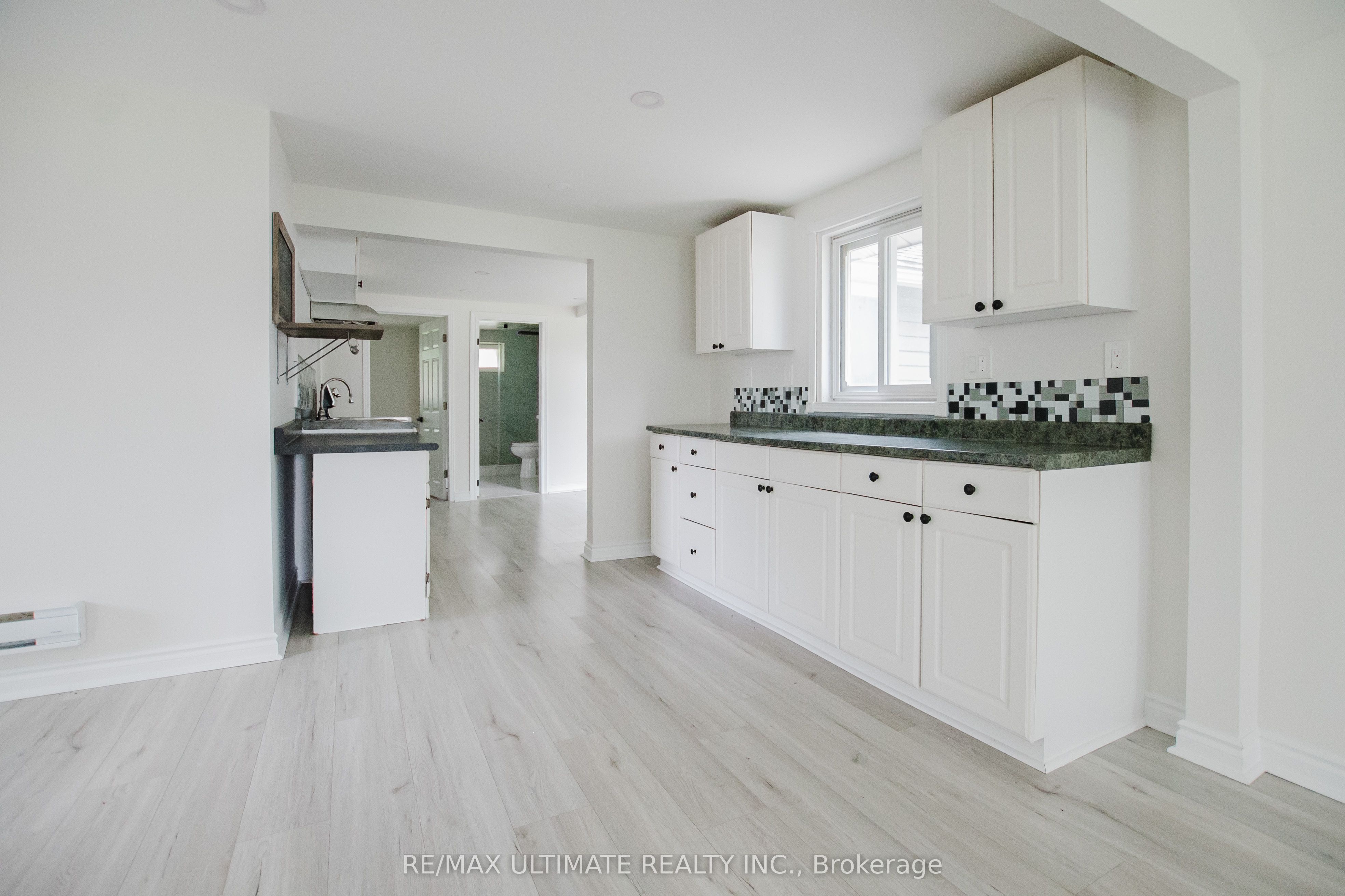 372 Helen Street Property Photo 9