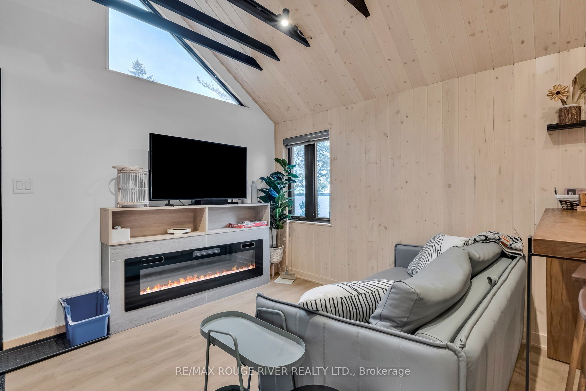 1026 Merrill Road 12 Property Photo 17