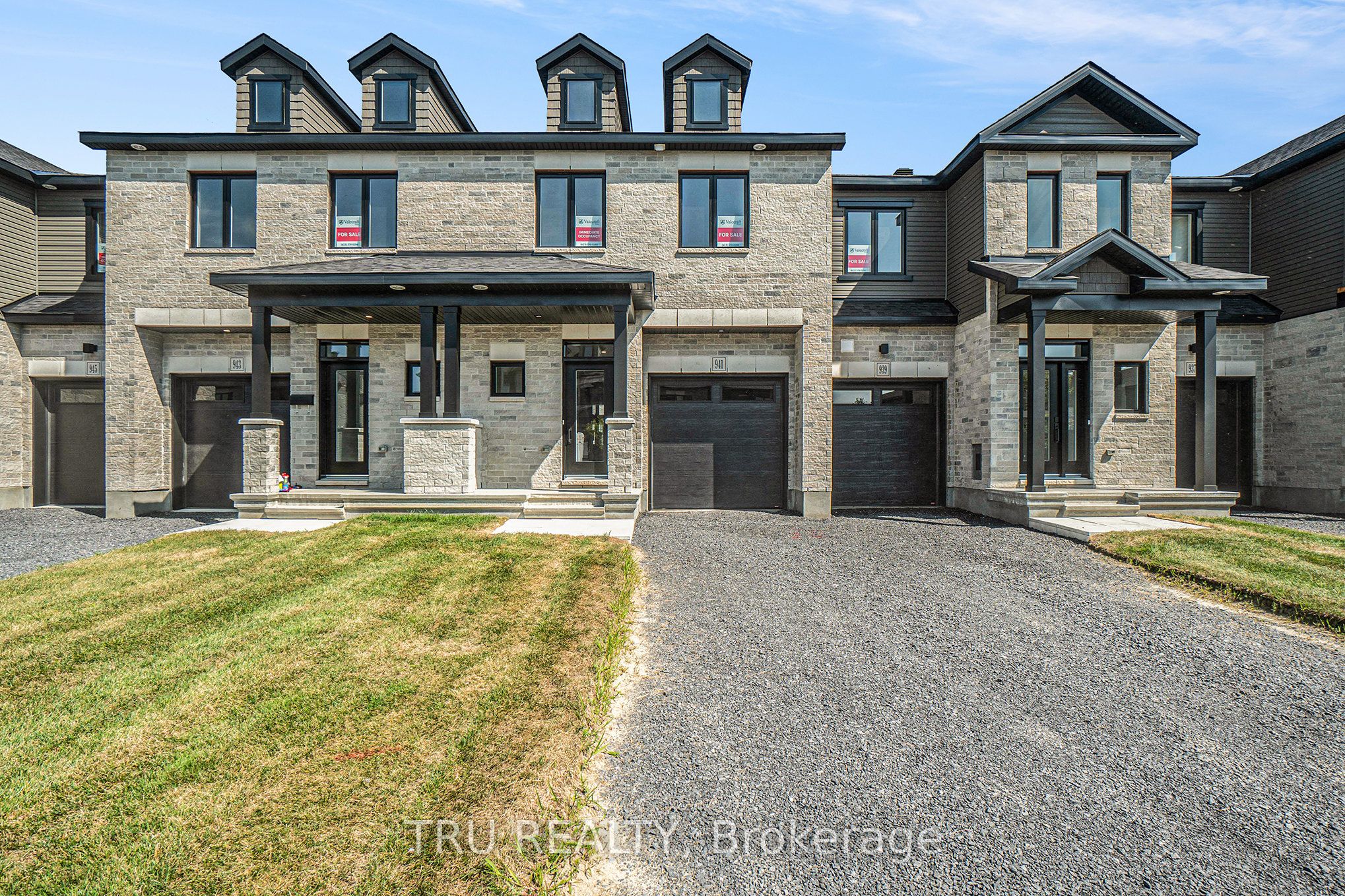 869 Cologne St Property Photo 1