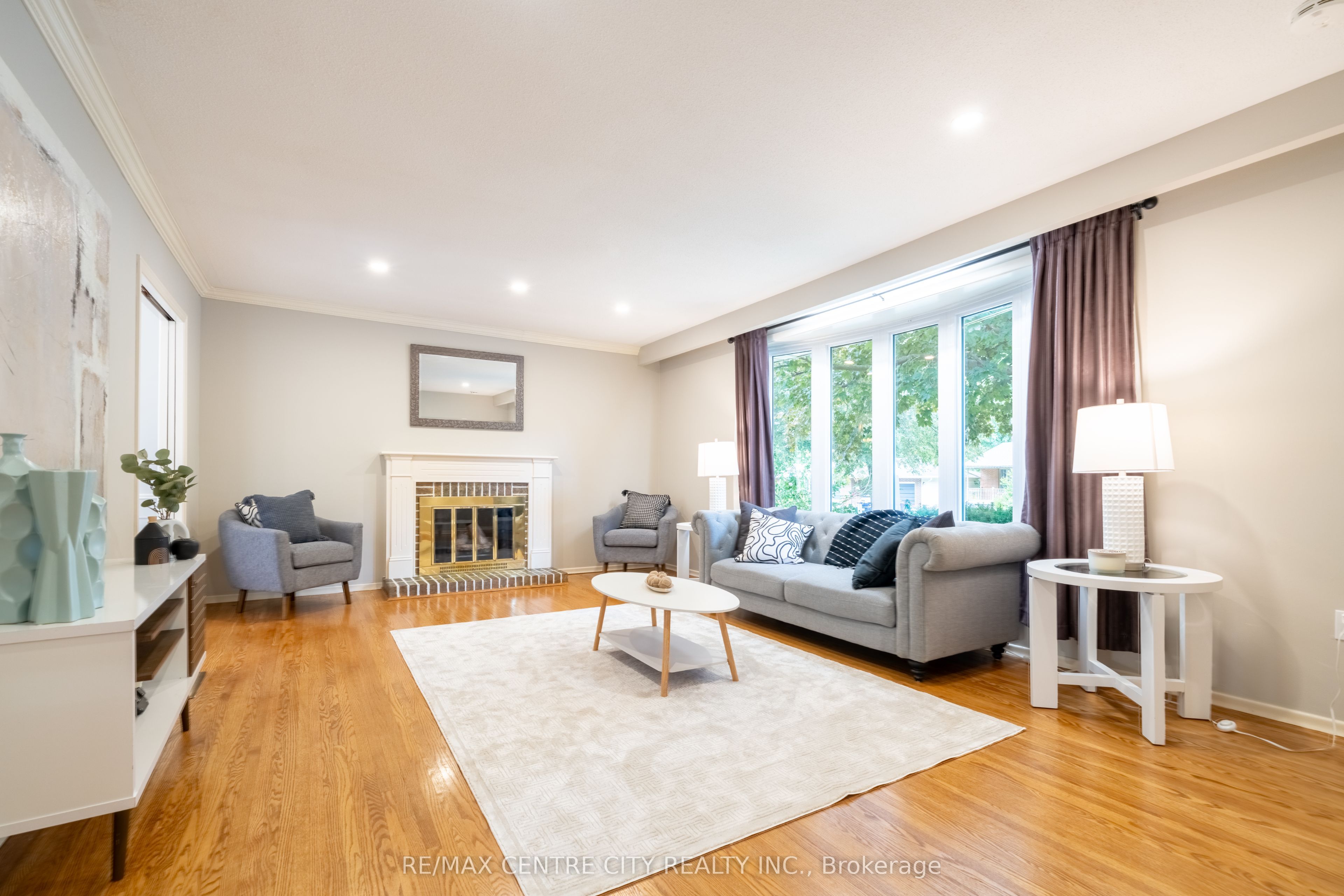 1431 Stoneybrook Crescent Property Photo 2