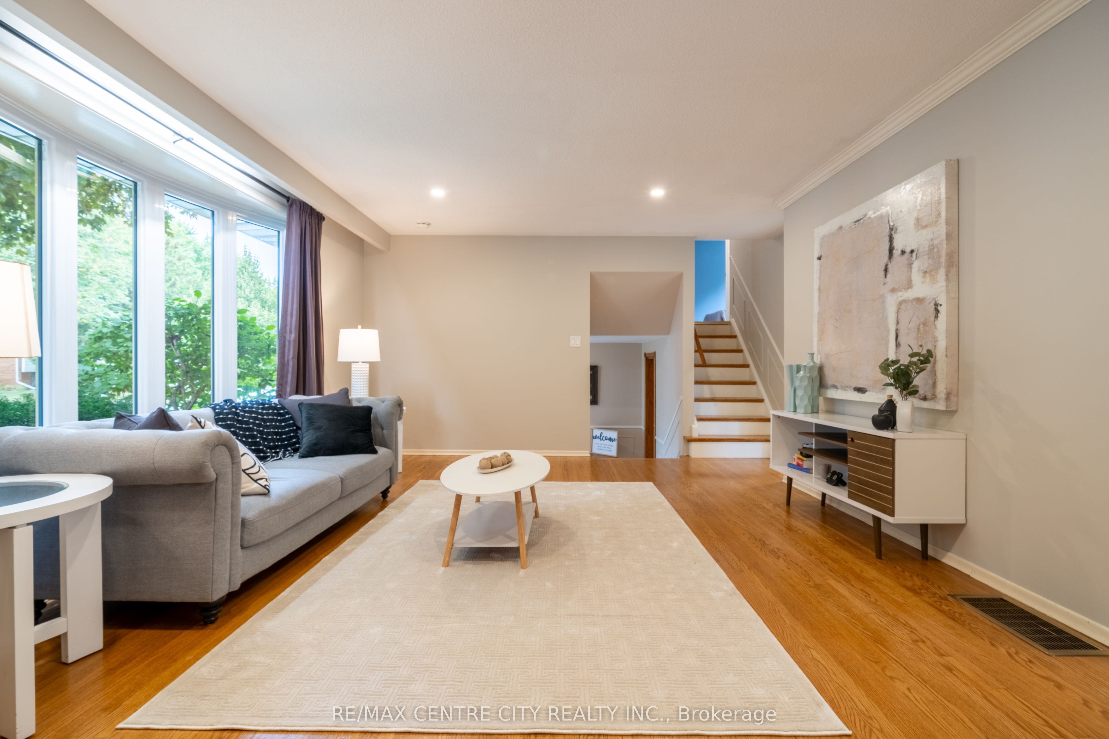 1431 Stoneybrook Crescent Property Photo 5