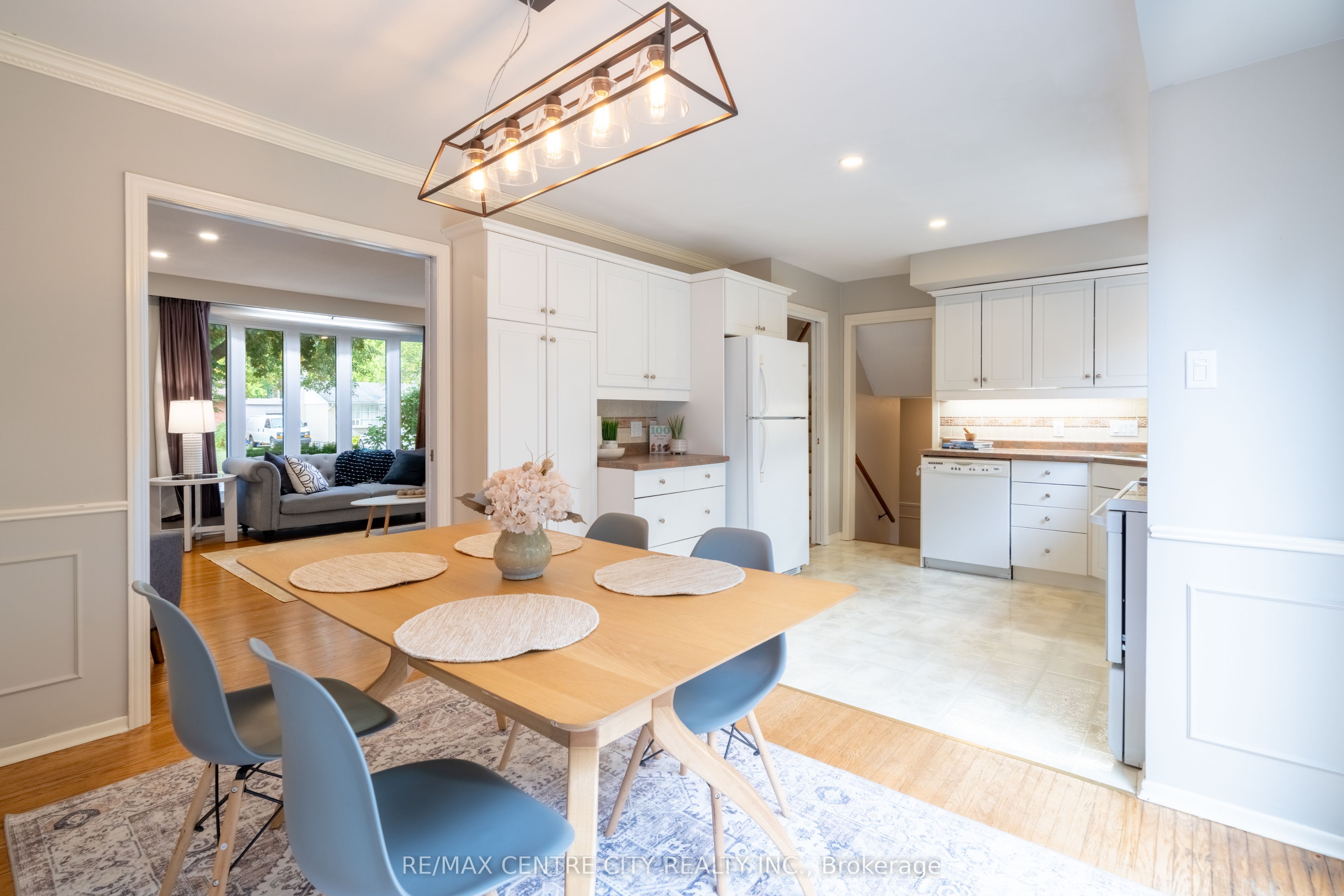 1431 Stoneybrook Crescent Property Photo 7