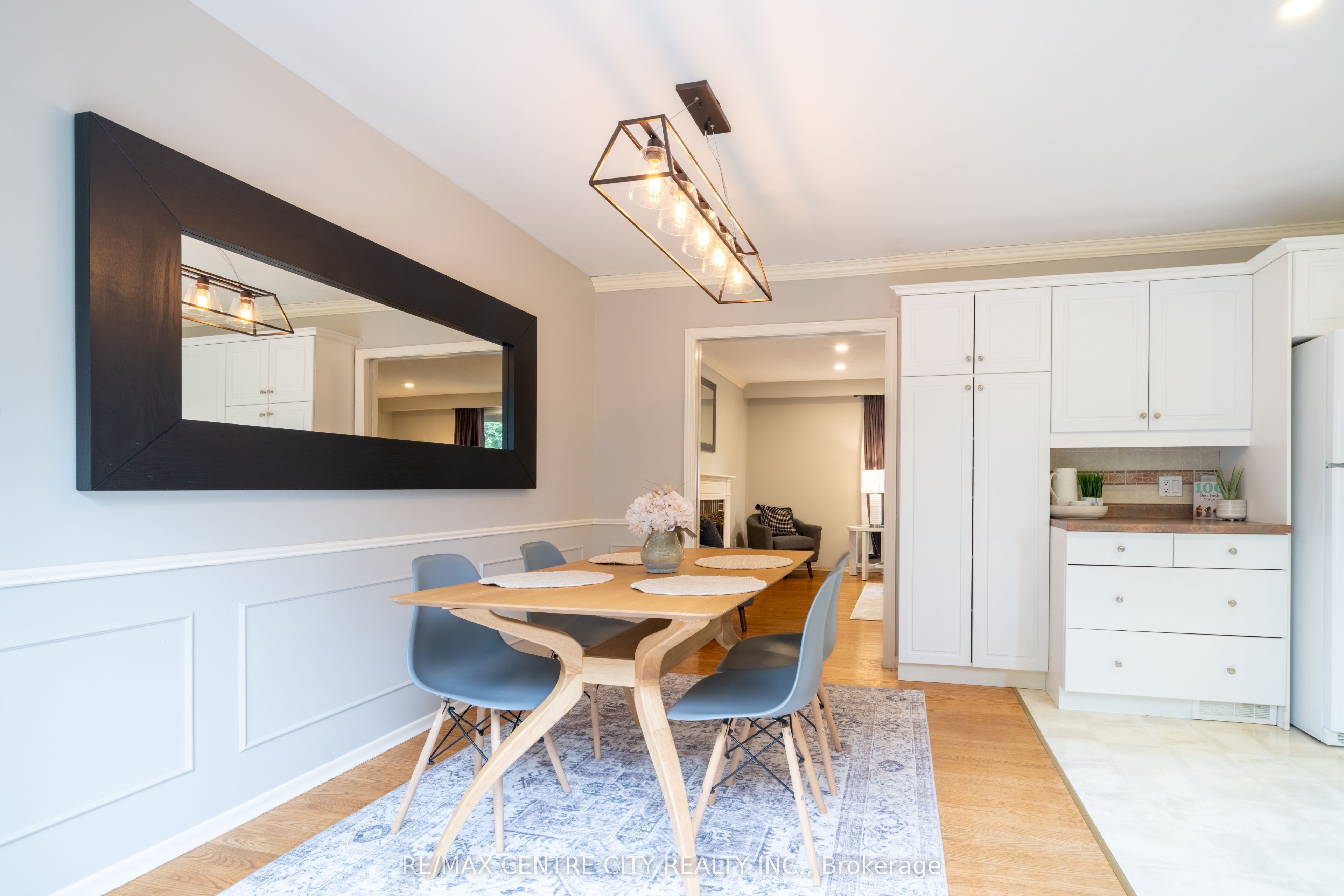 1431 Stoneybrook Crescent Property Photo 8