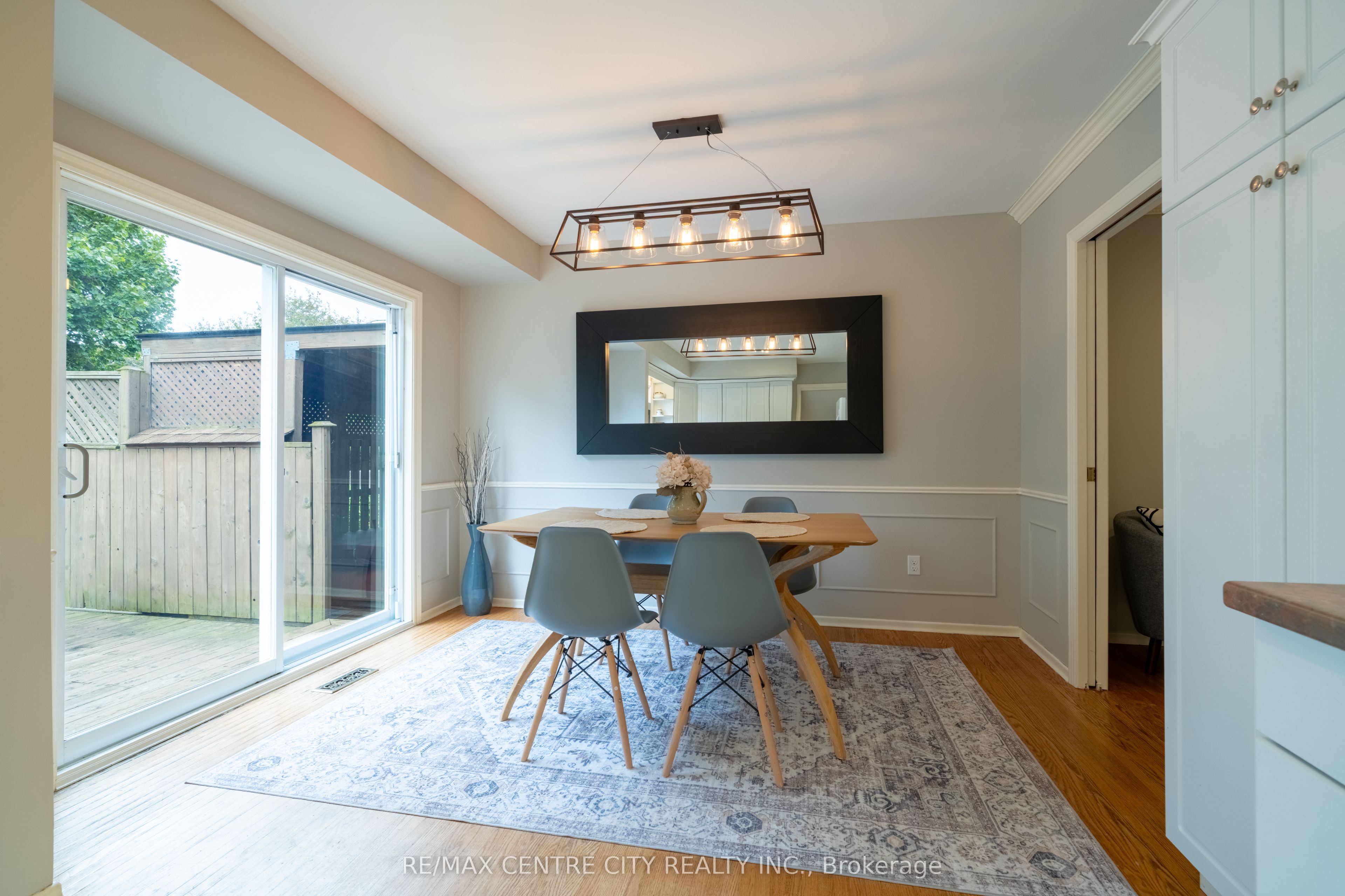 1431 Stoneybrook Crescent Property Photo 9