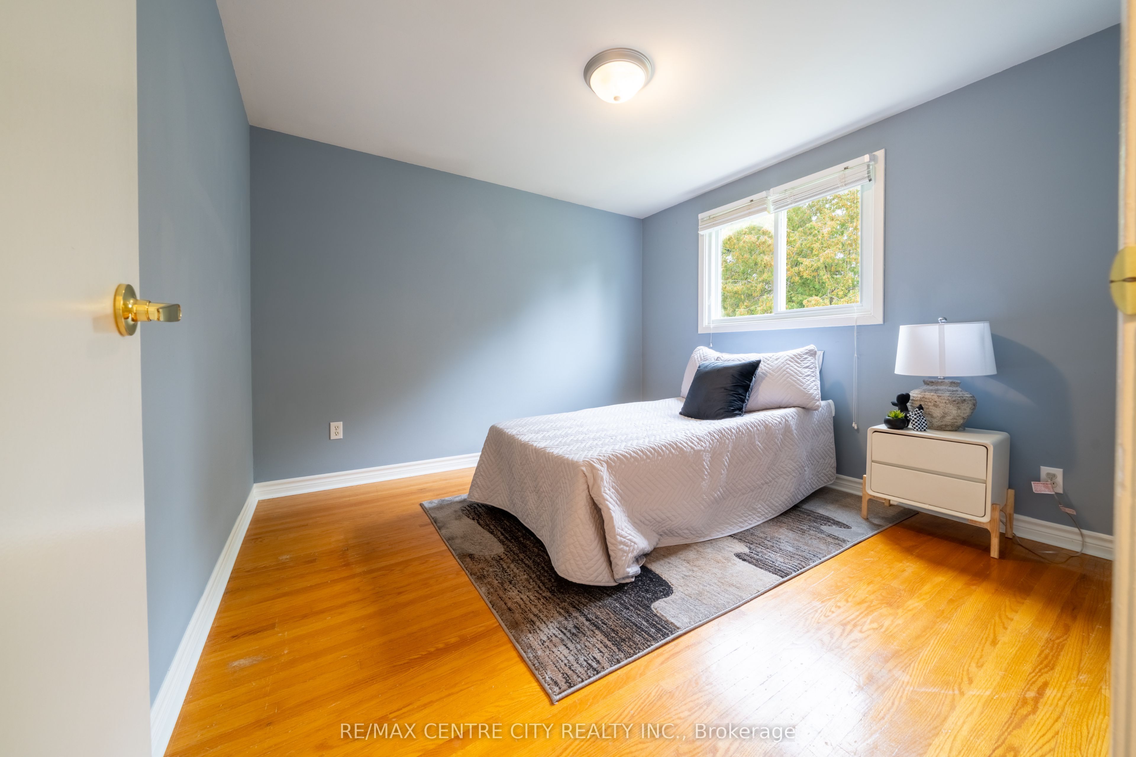 1431 Stoneybrook Crescent Property Photo 14