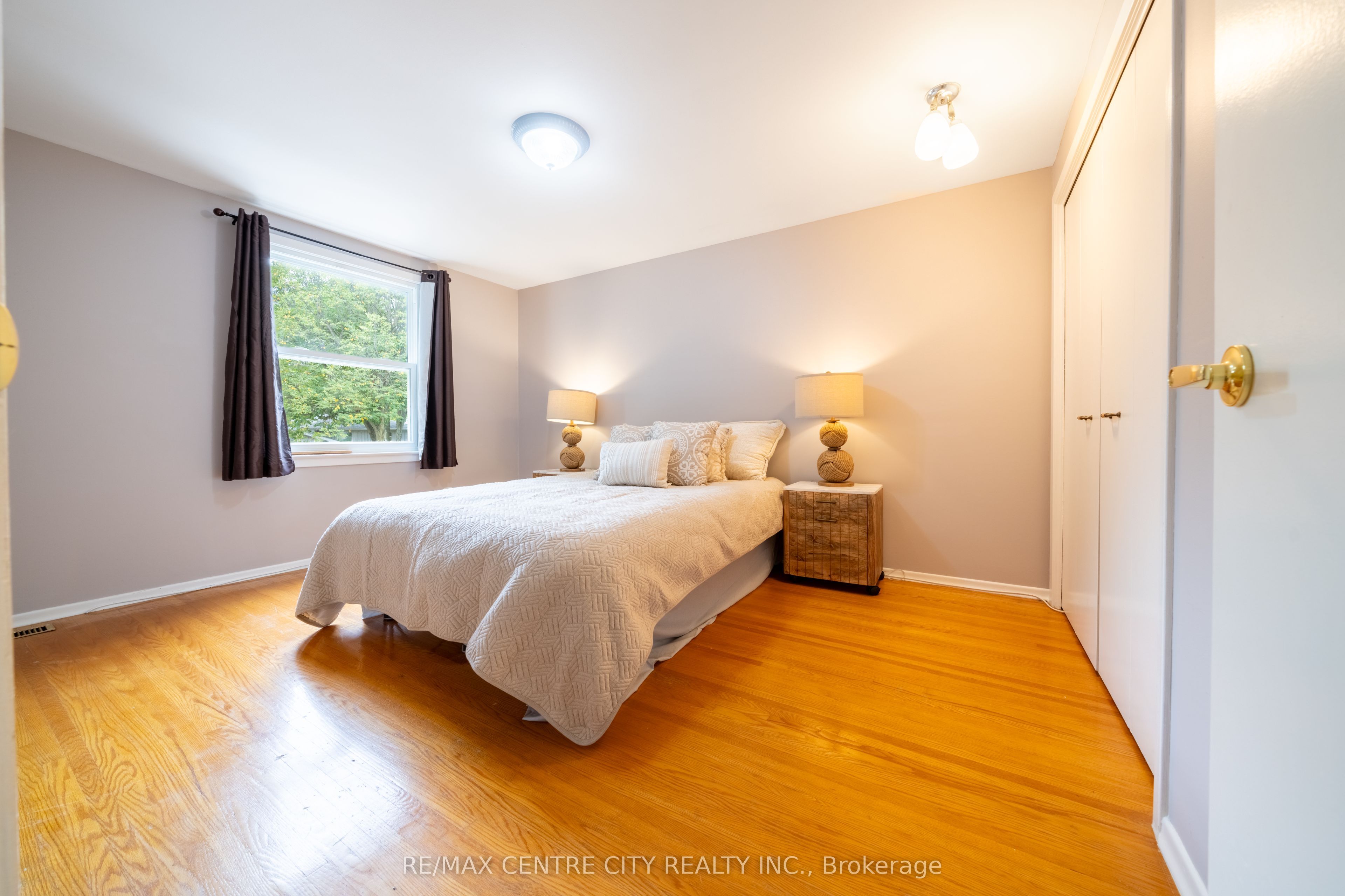 1431 Stoneybrook Crescent Property Photo 15