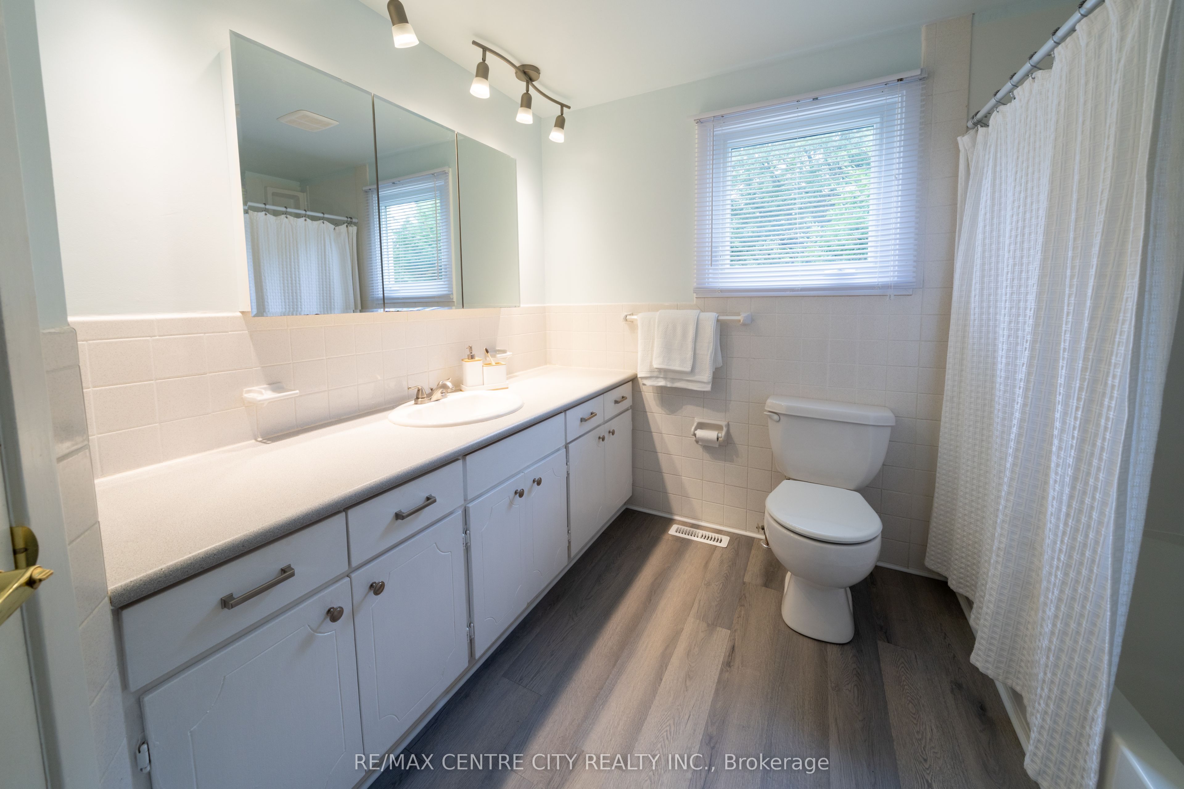 1431 Stoneybrook Crescent Property Photo 17