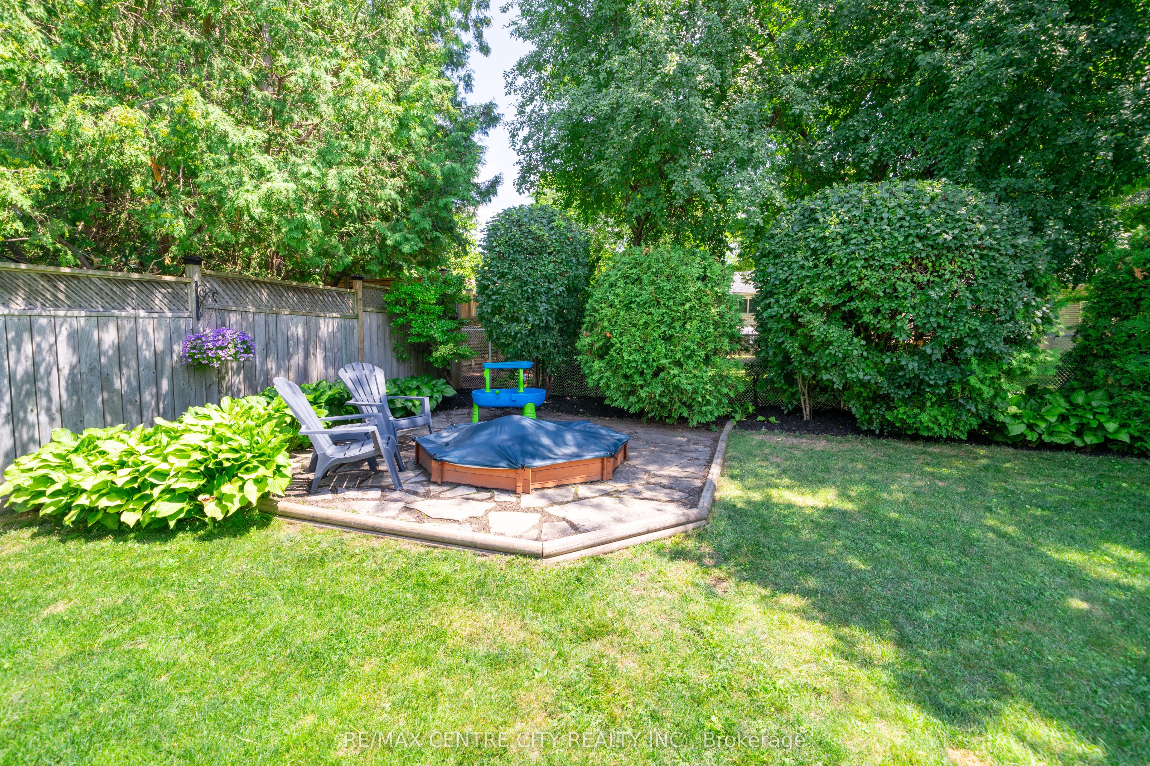 1431 Stoneybrook Crescent Property Photo 34