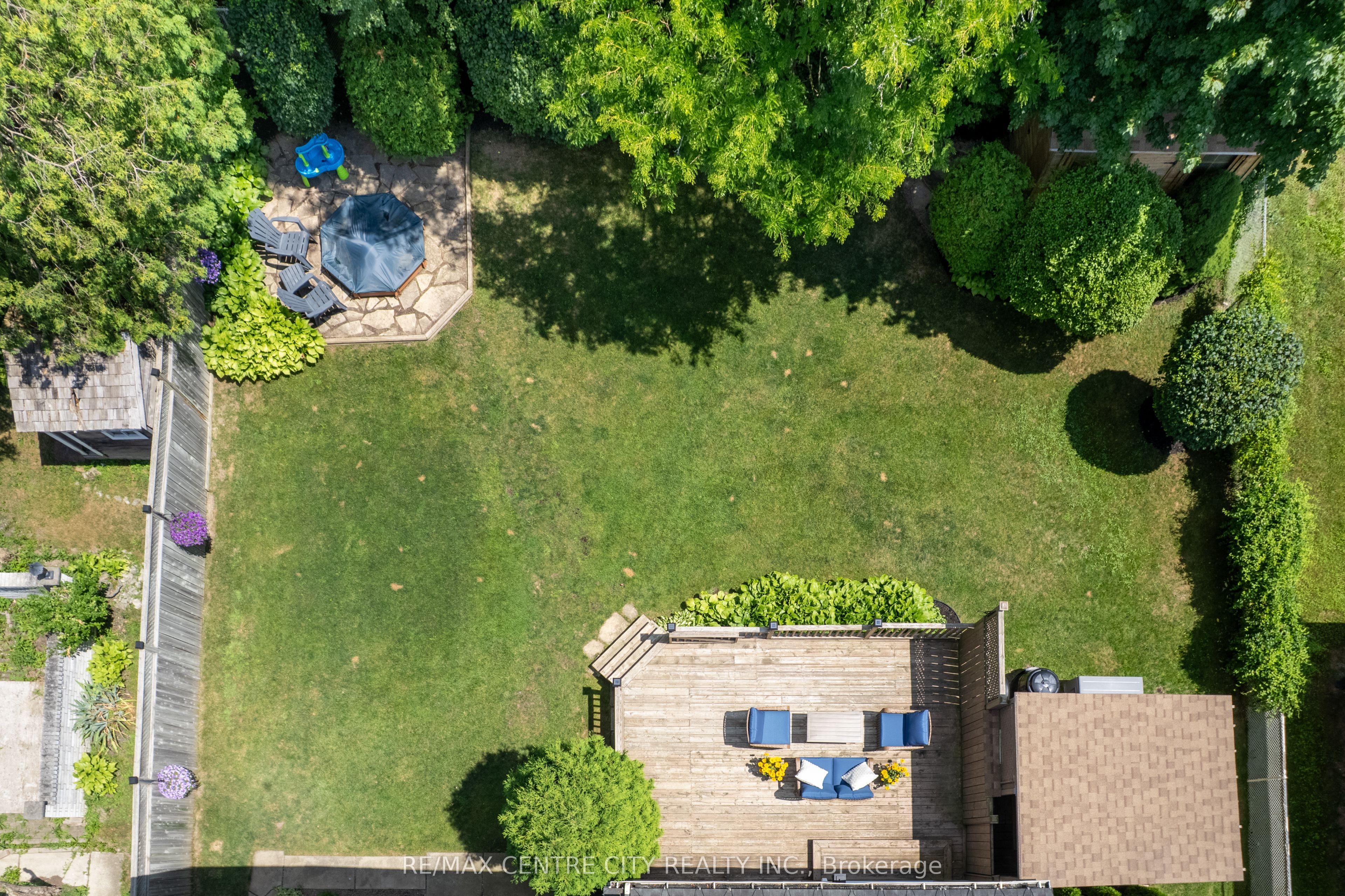 1431 Stoneybrook Crescent Property Photo 37