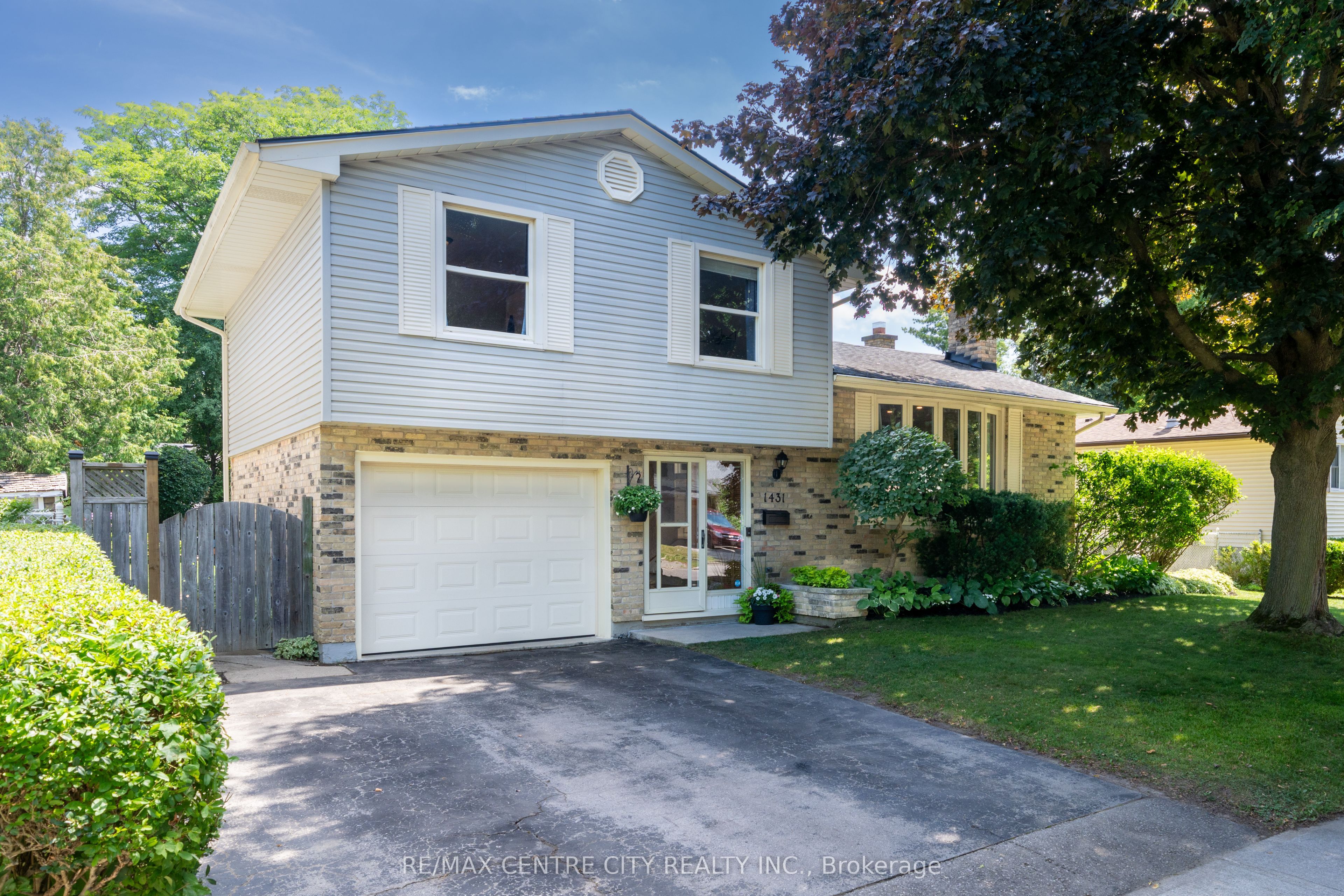 1431 Stoneybrook Crescent Property Photo 42