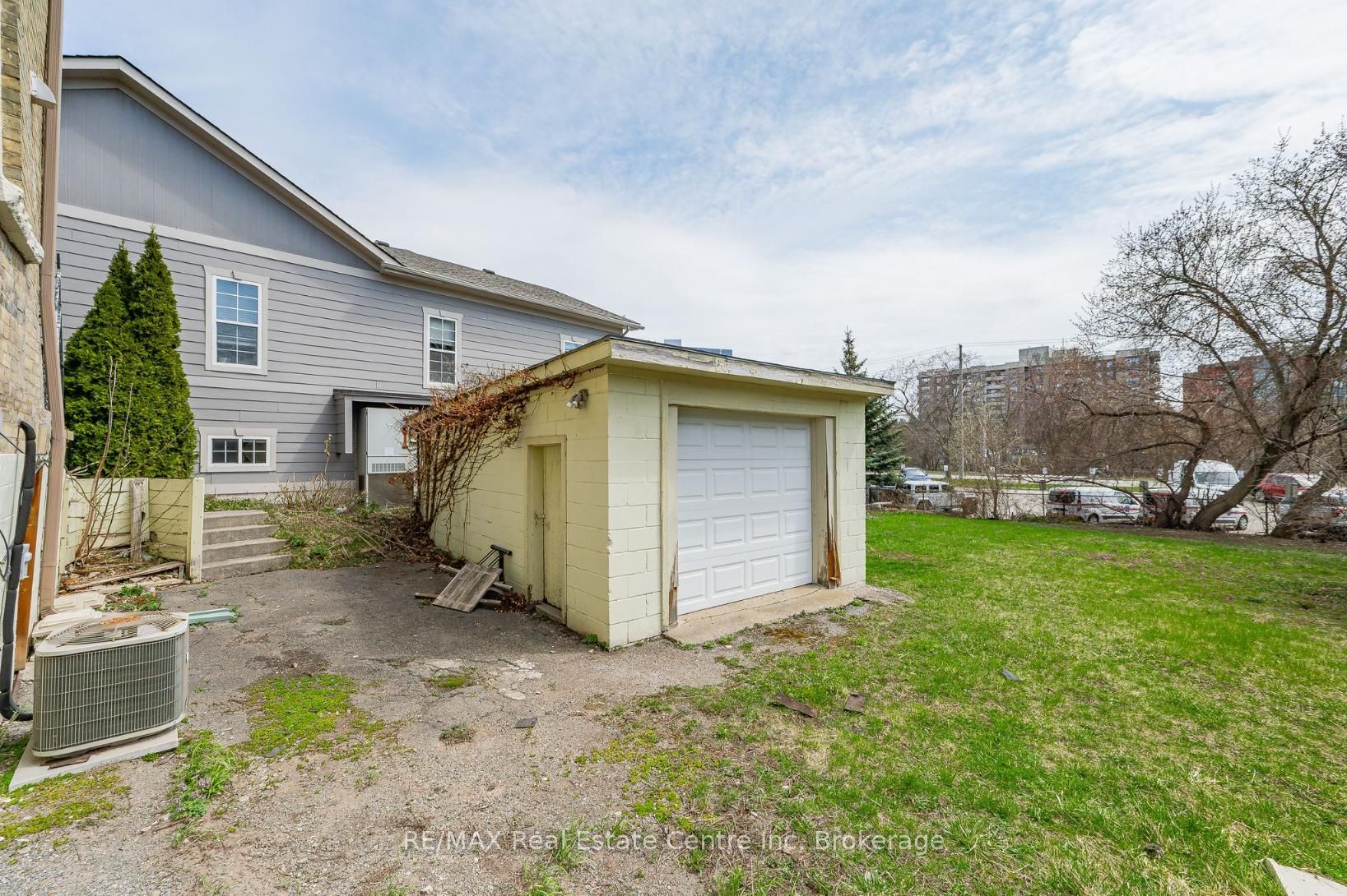 103 Surrey Street E Property Photo 17