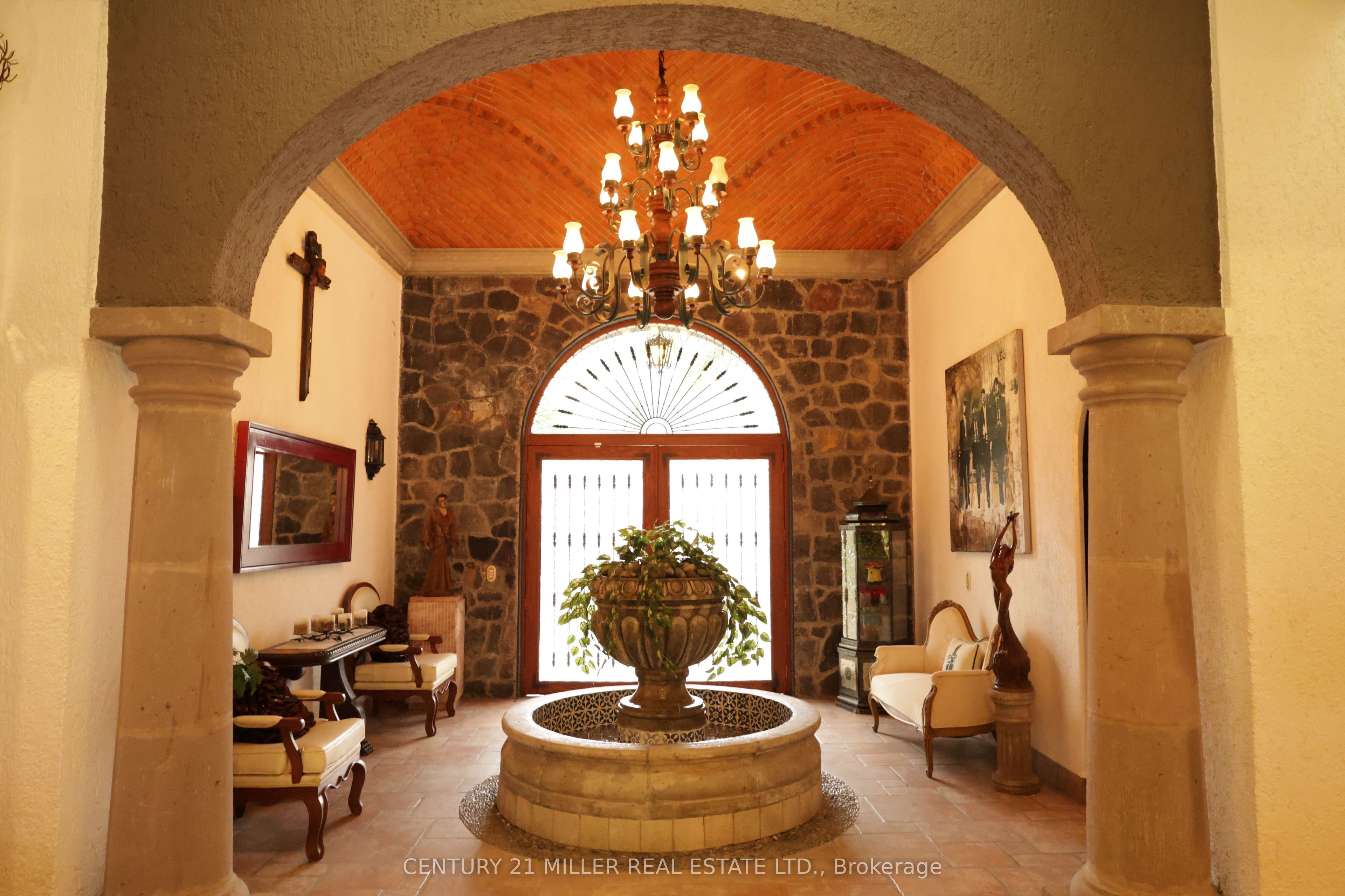 37 Cerrada Vista Hermosa Property Photo 4