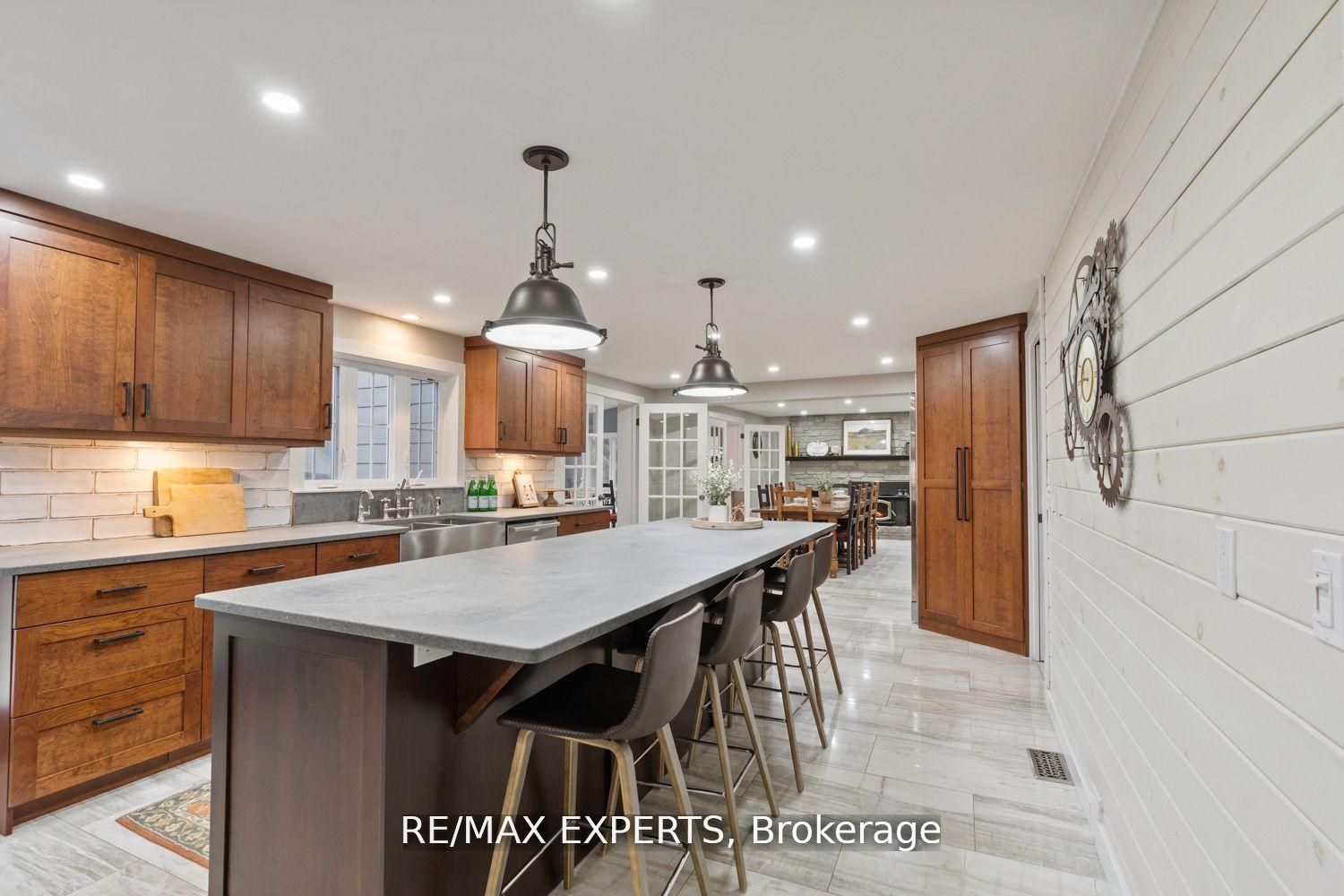 1960 West River Road Property Photo 4