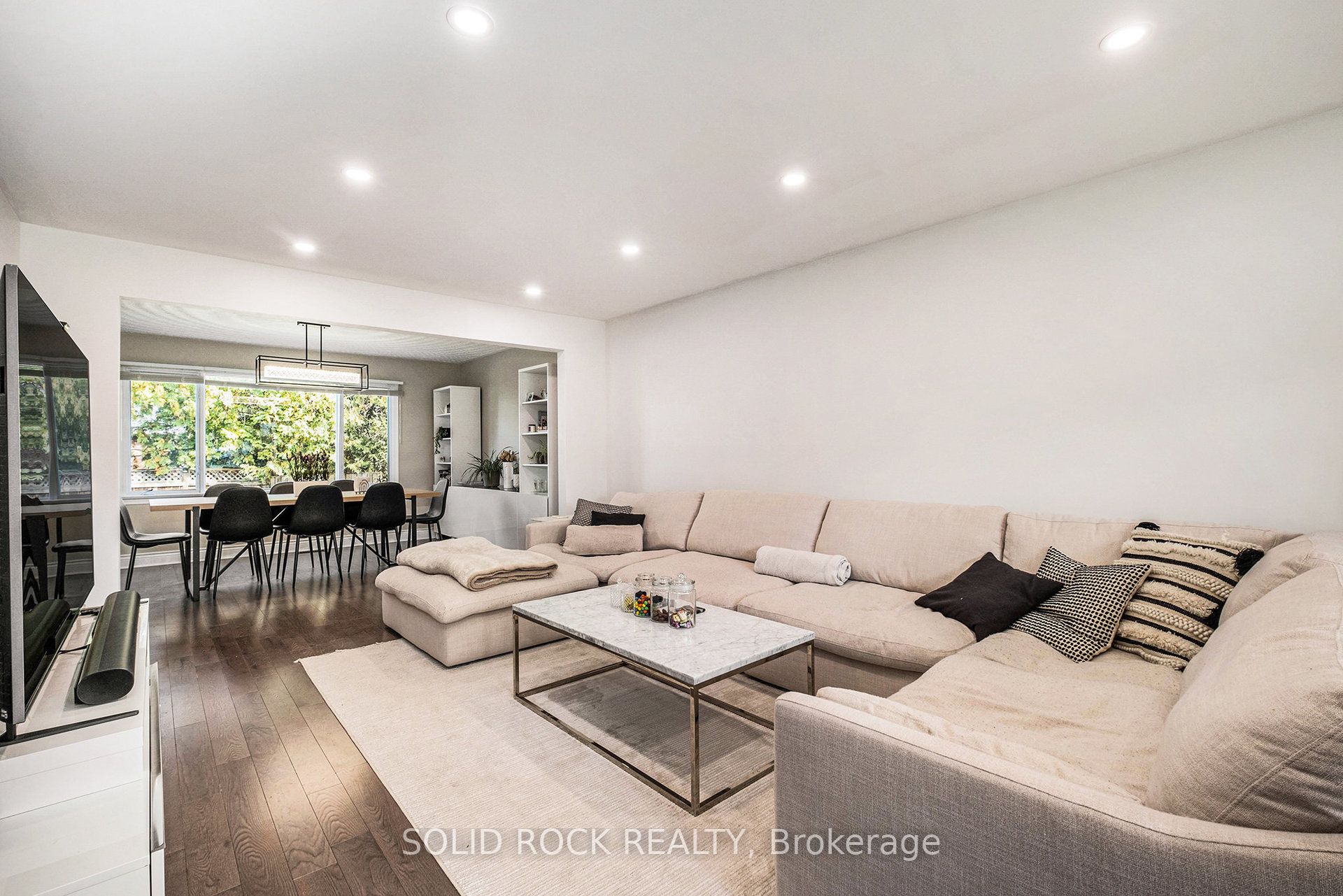 13 Weatherwood Crescent Property Photo 2