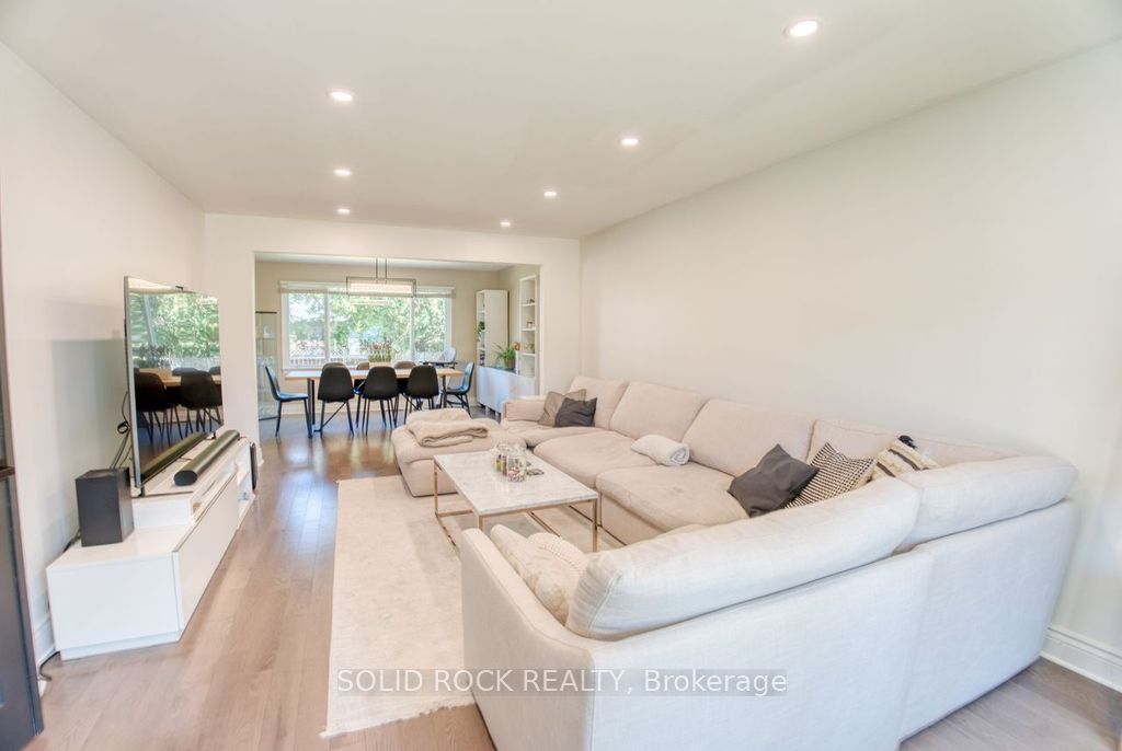 13 Weatherwood Crescent Property Photo 3