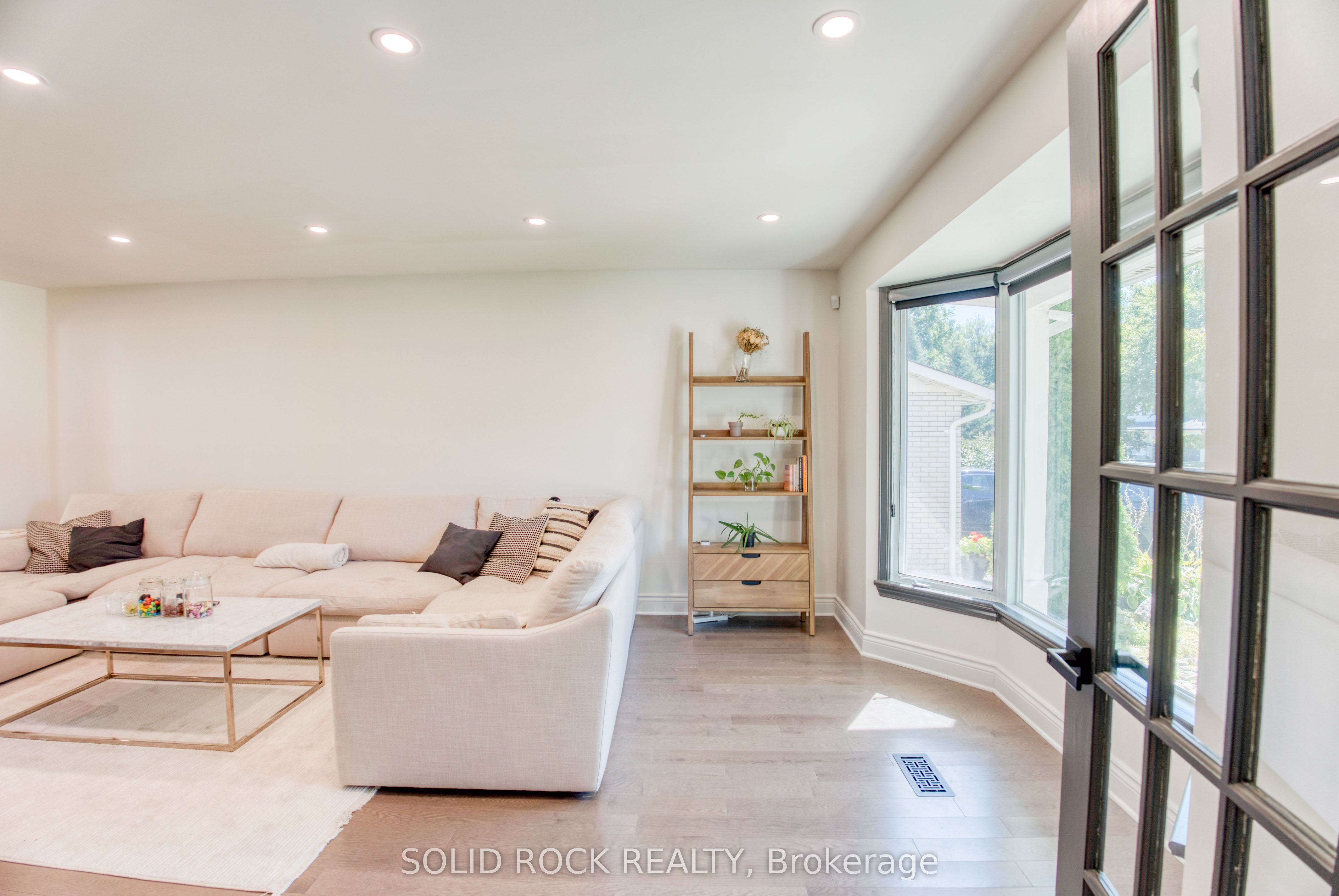 13 Weatherwood Crescent Property Photo 8