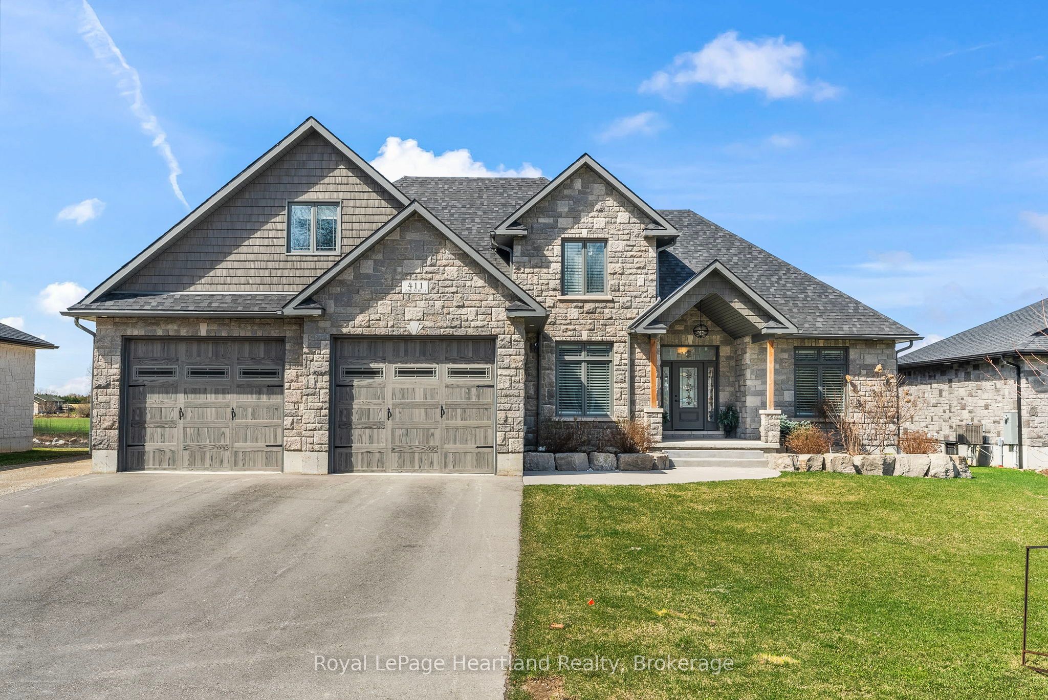 411 JANE Street Property Photo 1