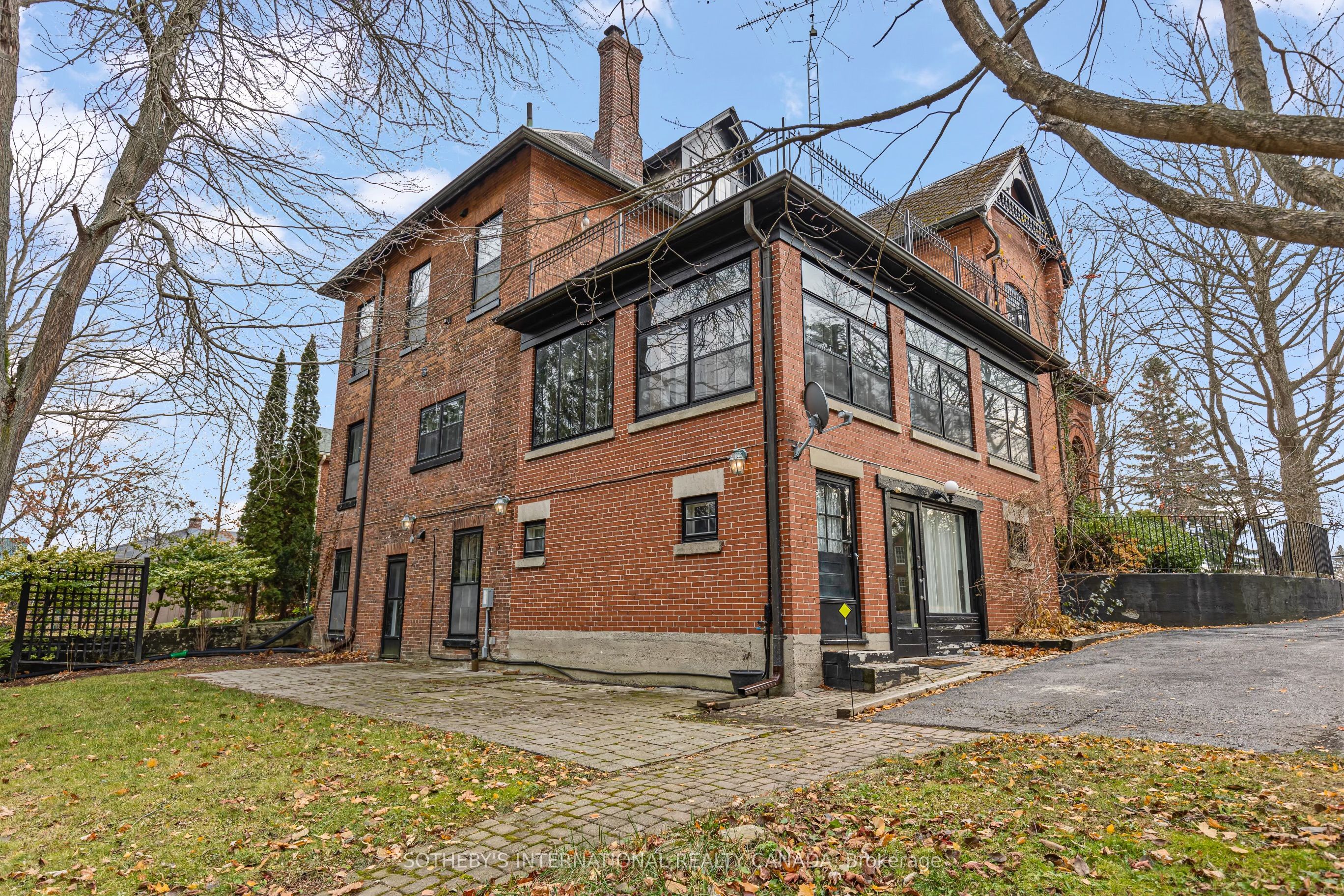 28 Bedford Street Property Photo 44