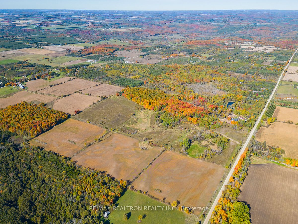 833160 4th Line Property Photo 2