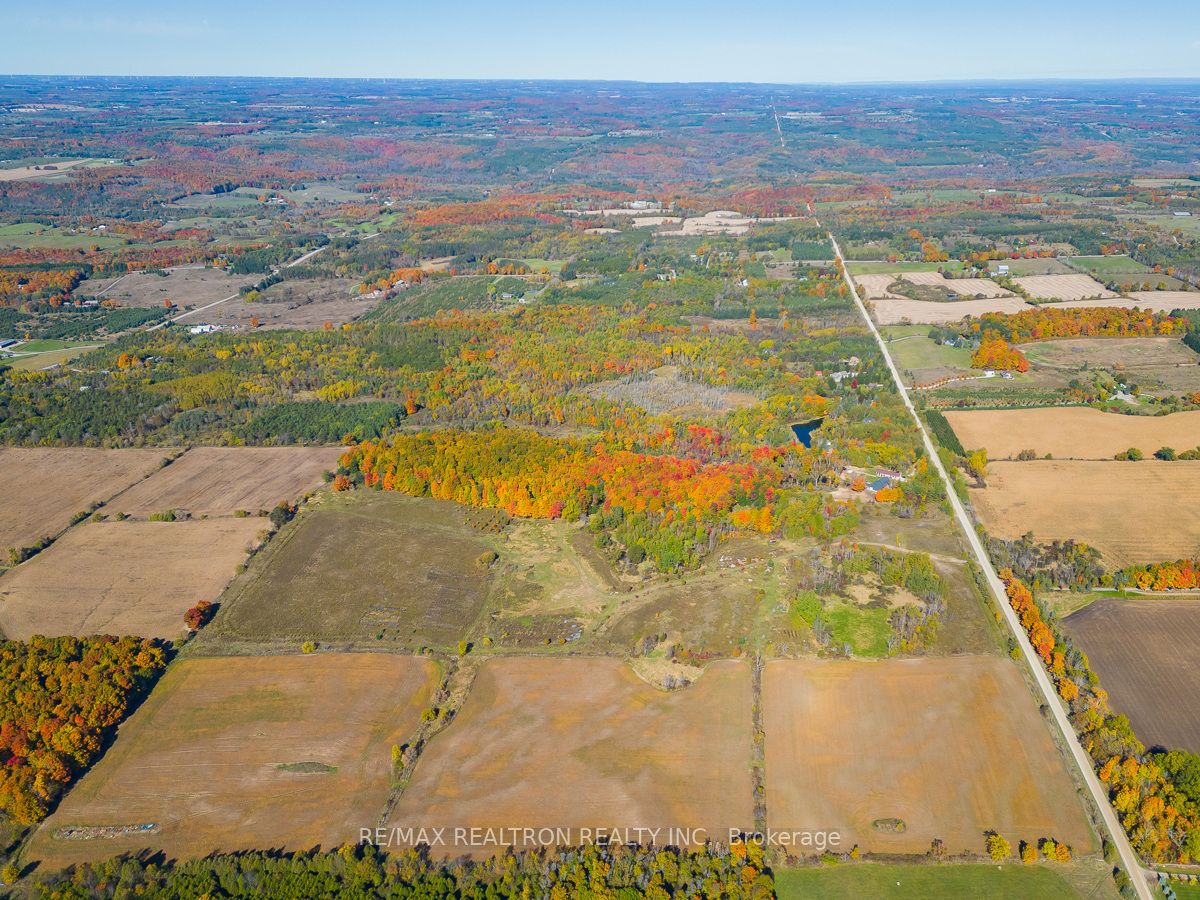 833160 4th Line Property Photo 3