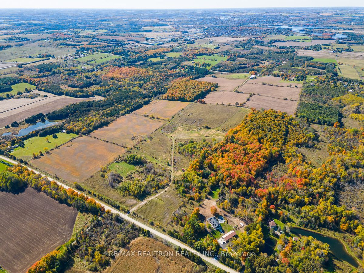 833160 4th Line Property Photo 4