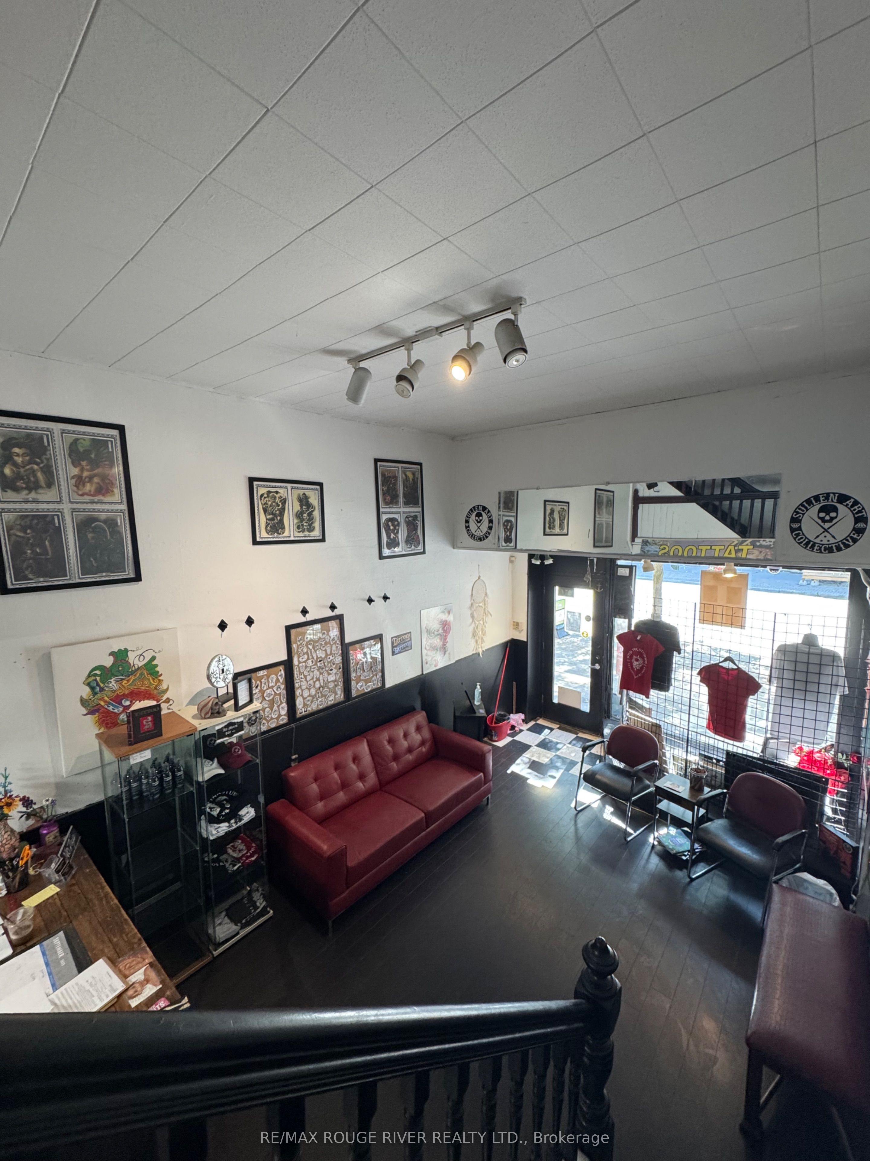 8 King Street W Property Photo 3