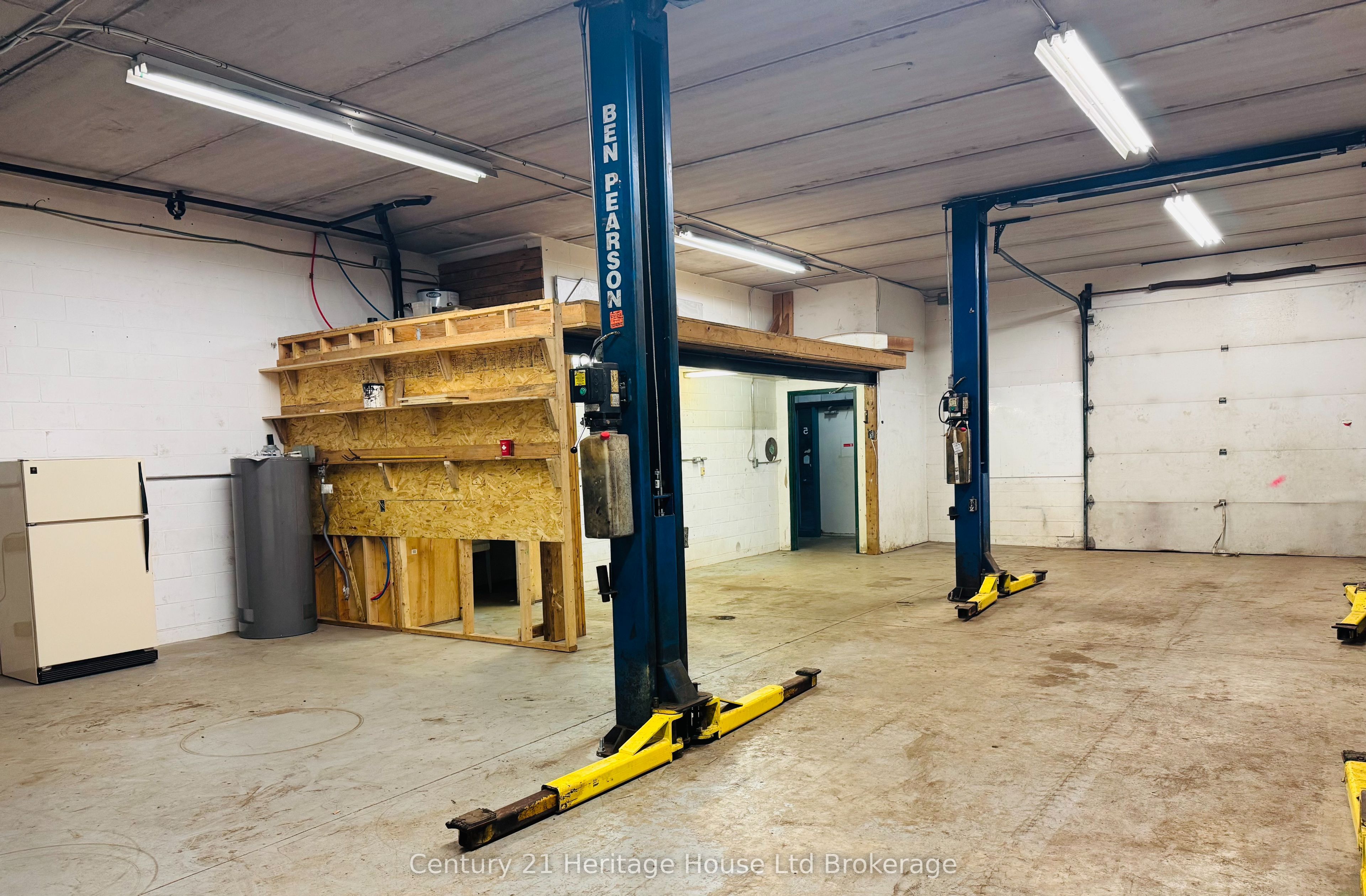 1033 Pattullo Avenue 5 Property Photo 4