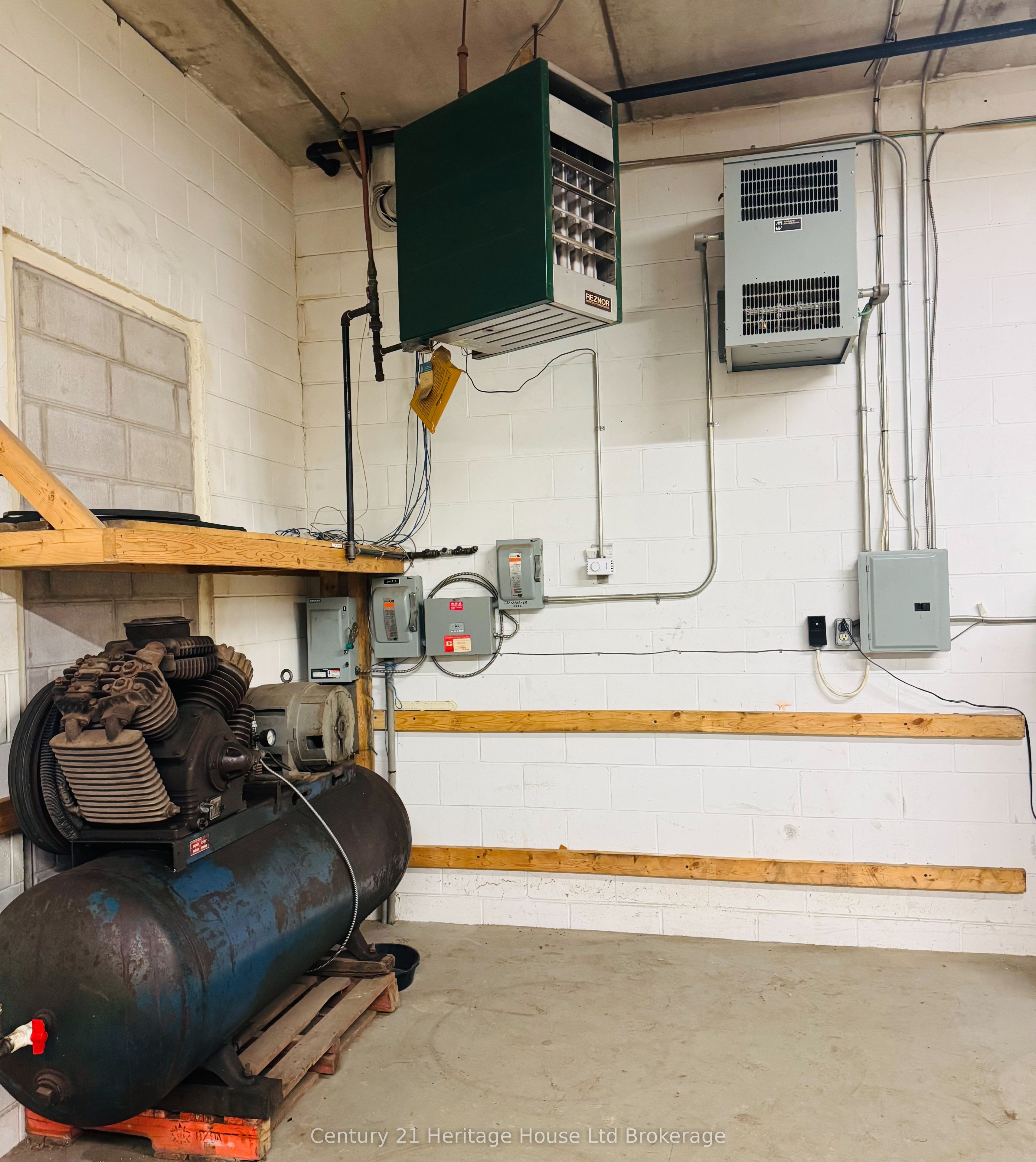 1033 Pattullo Avenue 5 Property Photo 5