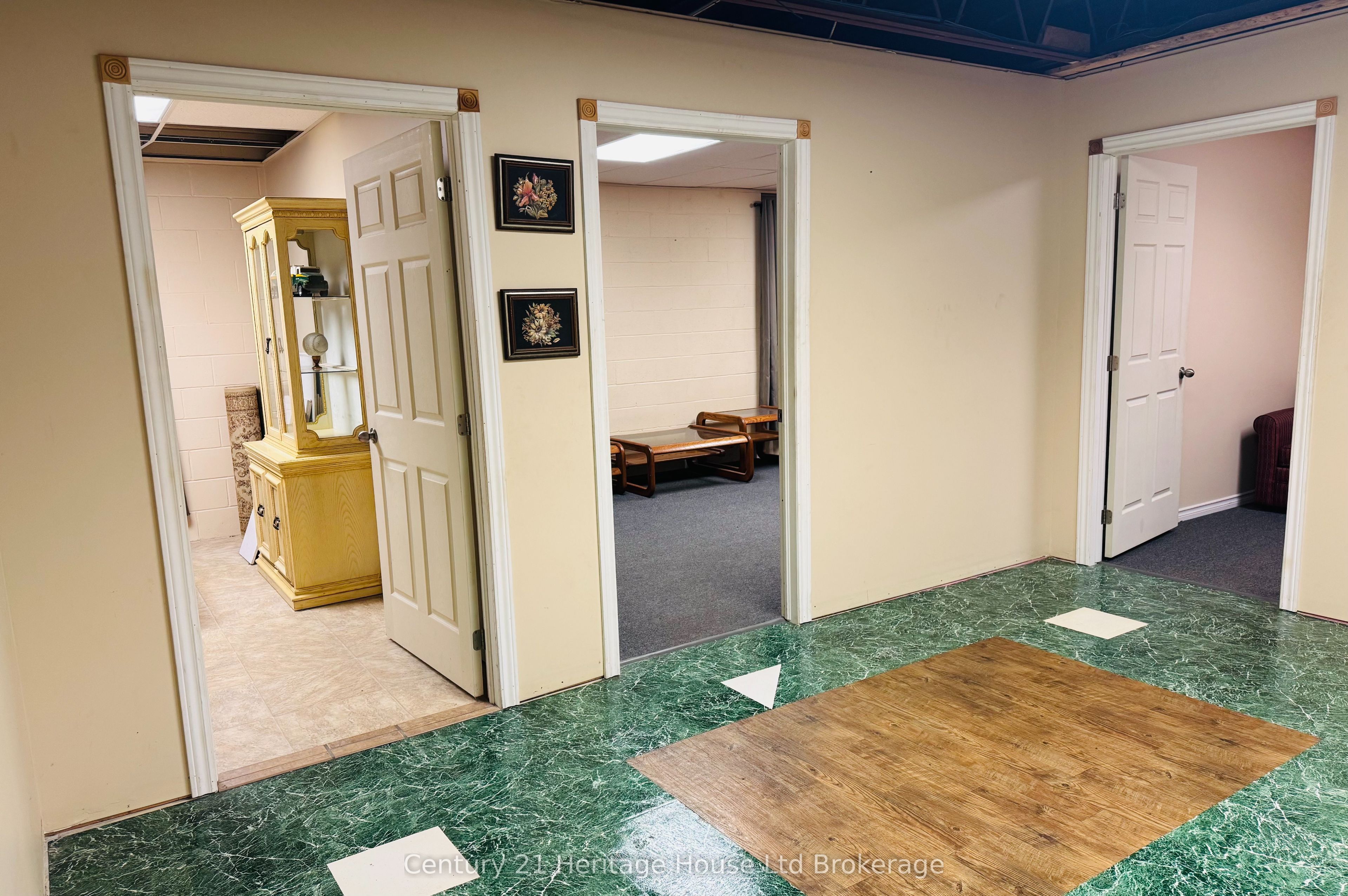 1033 Pattullo Avenue 5 Property Photo 6