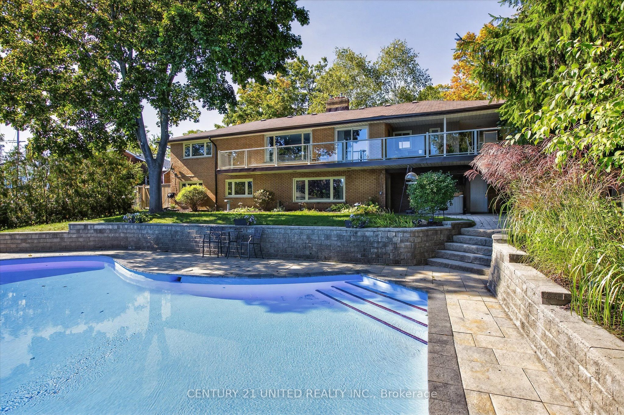 8 Oakwood Crescent Property Photo 2