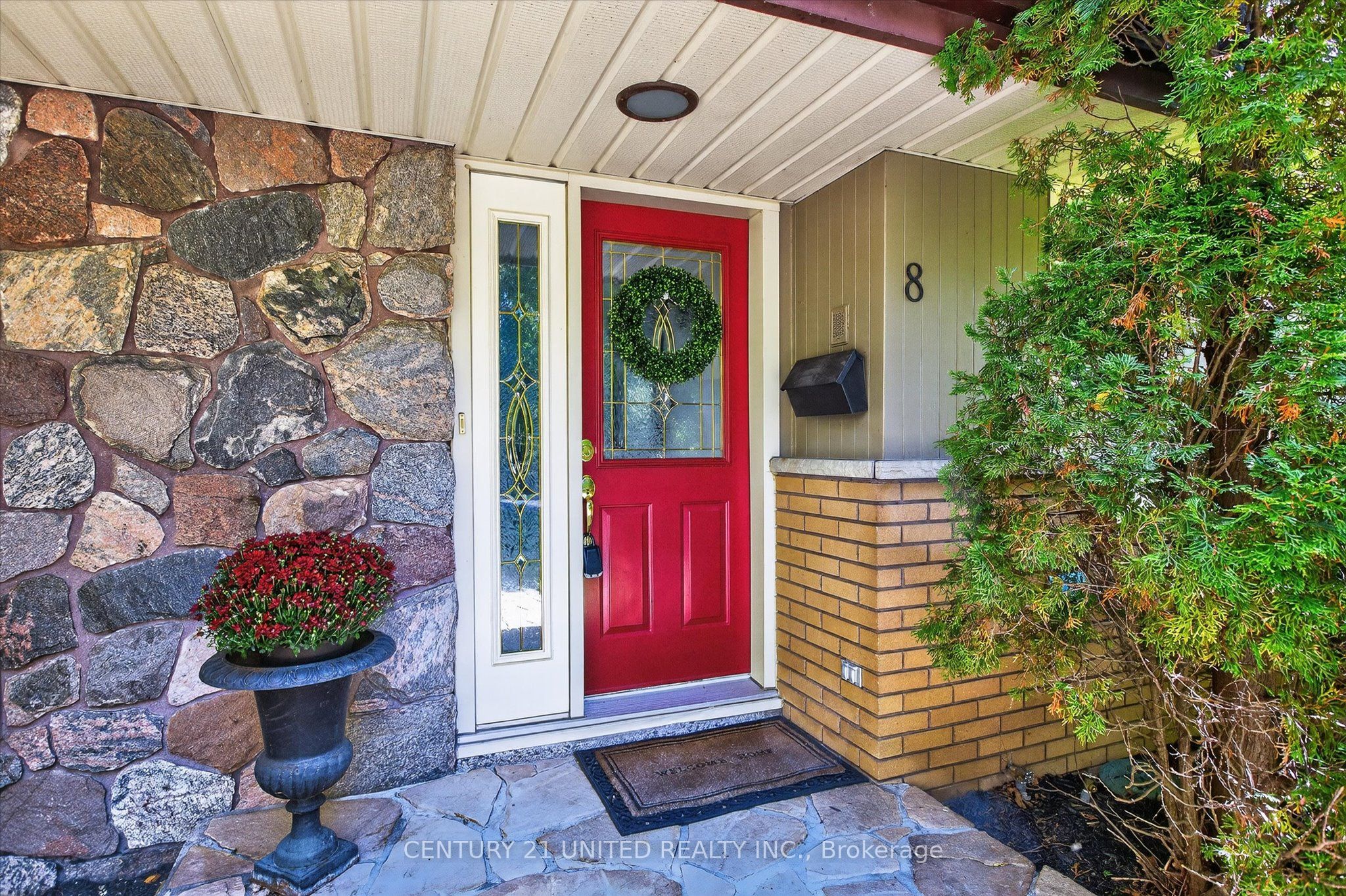 8 Oakwood Crescent Property Photo 3