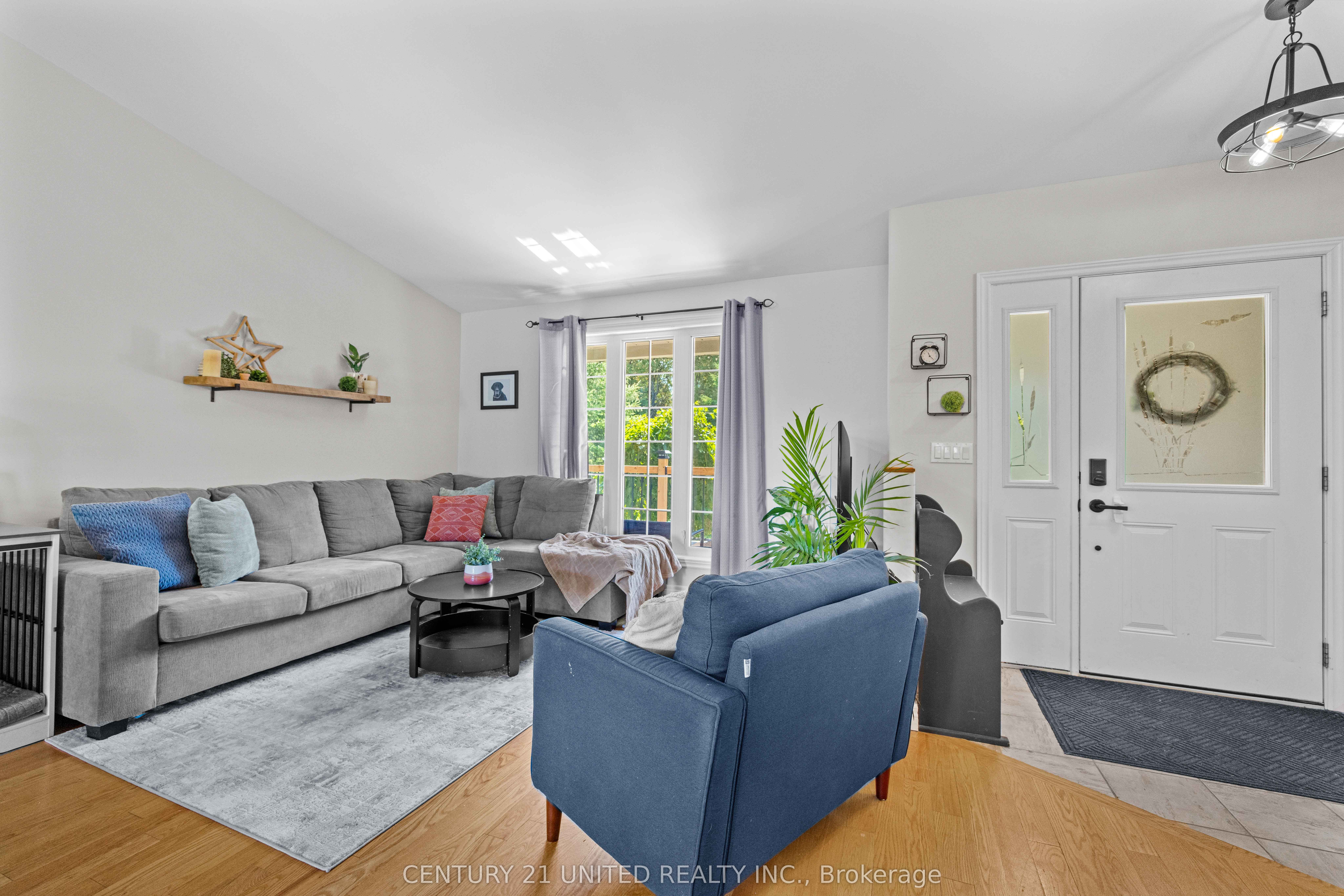 2096 Deer Bay Road Property Photo 5