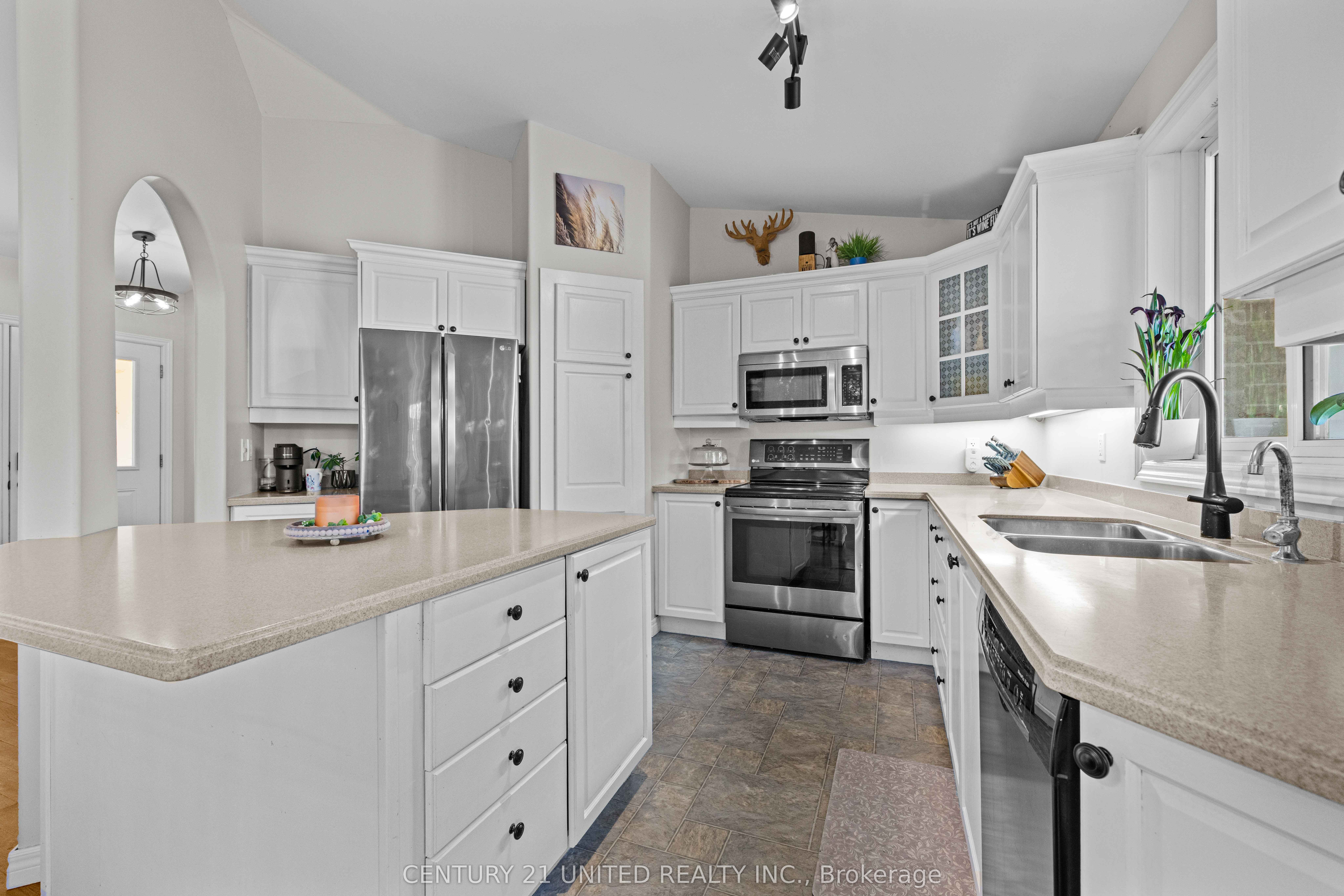 2096 Deer Bay Road Property Photo 10