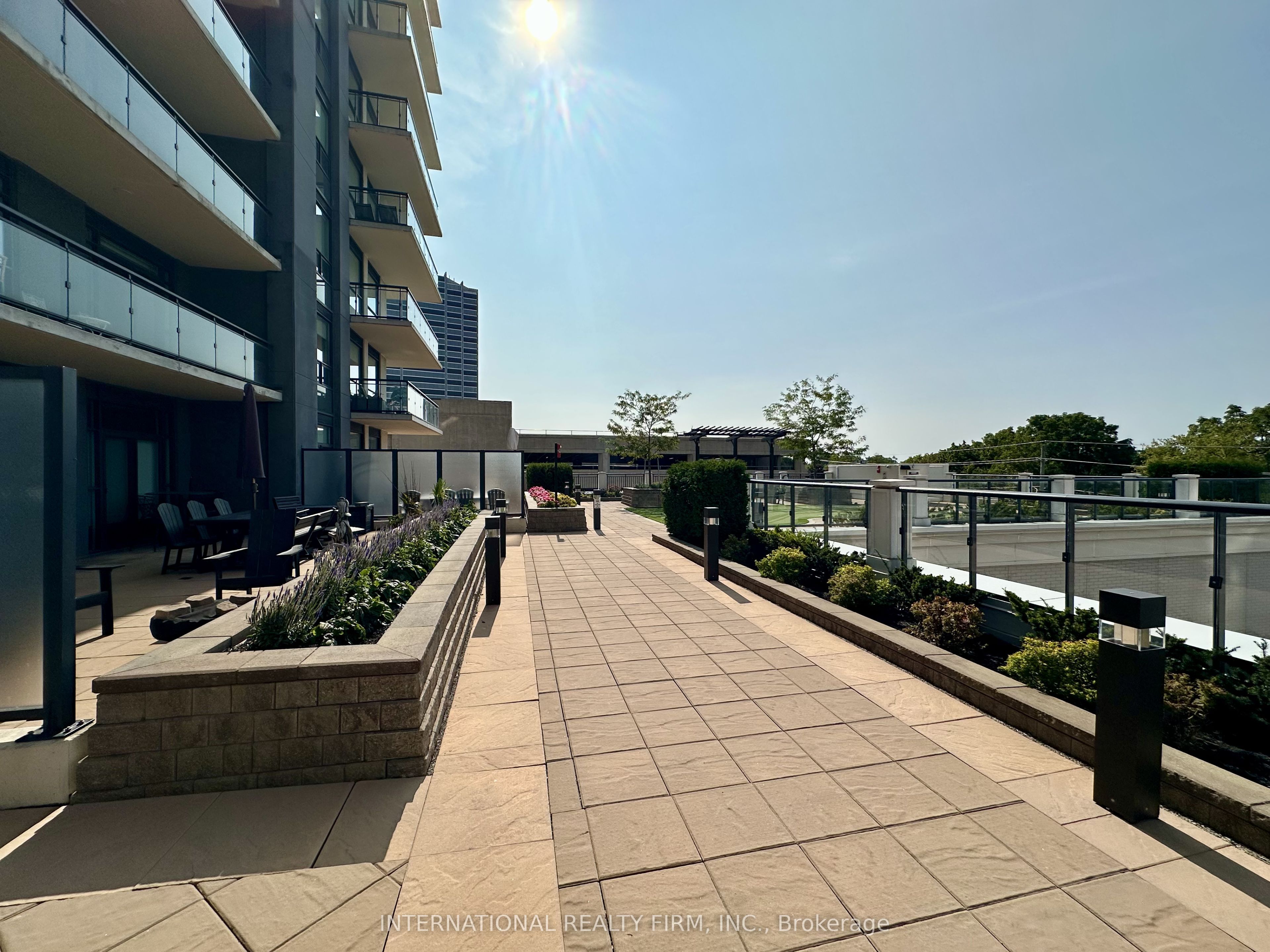 155 Caroline Street S Property Photo 1