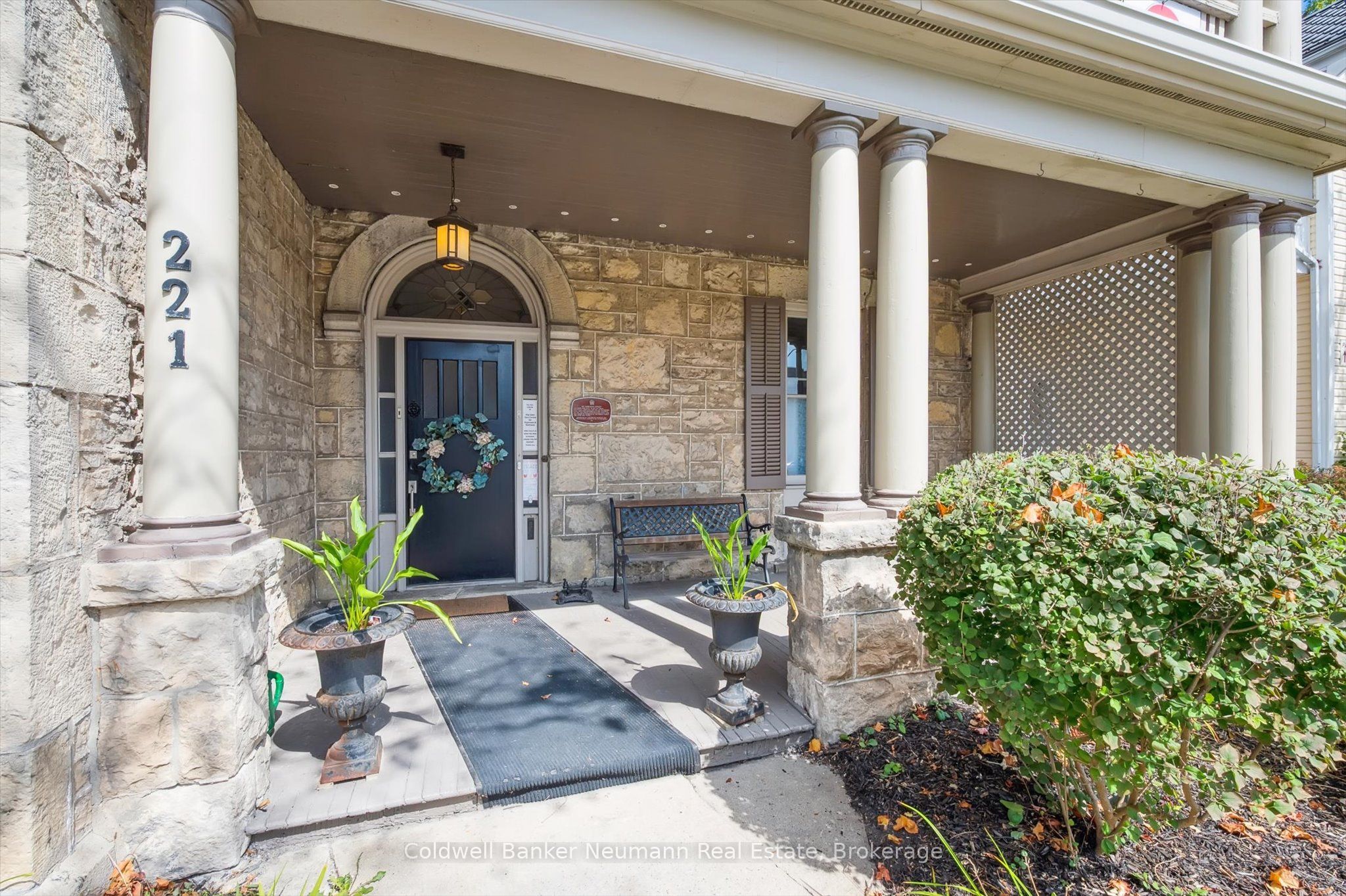 221 Woolwich Street Property Photo 2