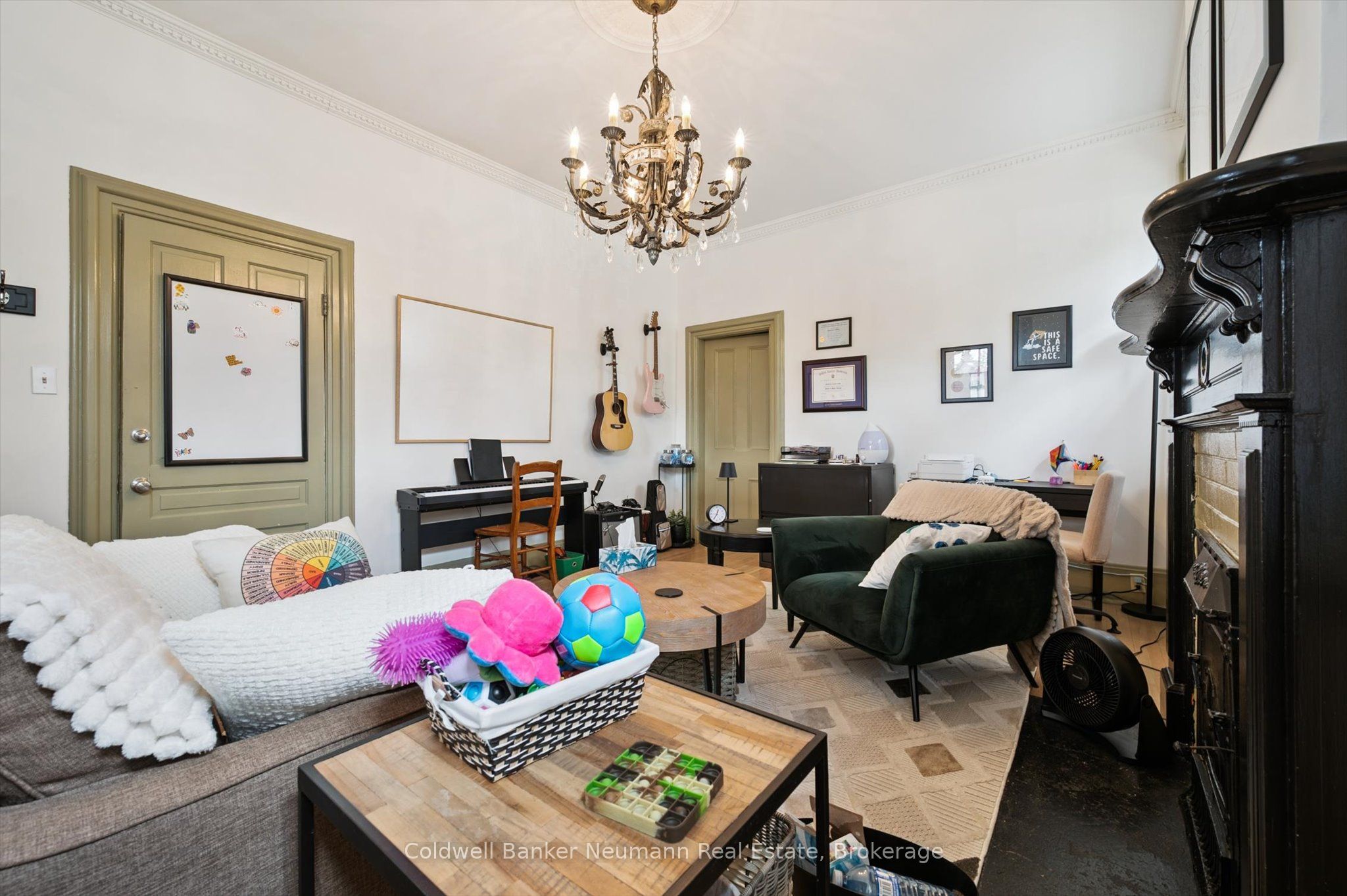 221 Woolwich Street Property Photo 9