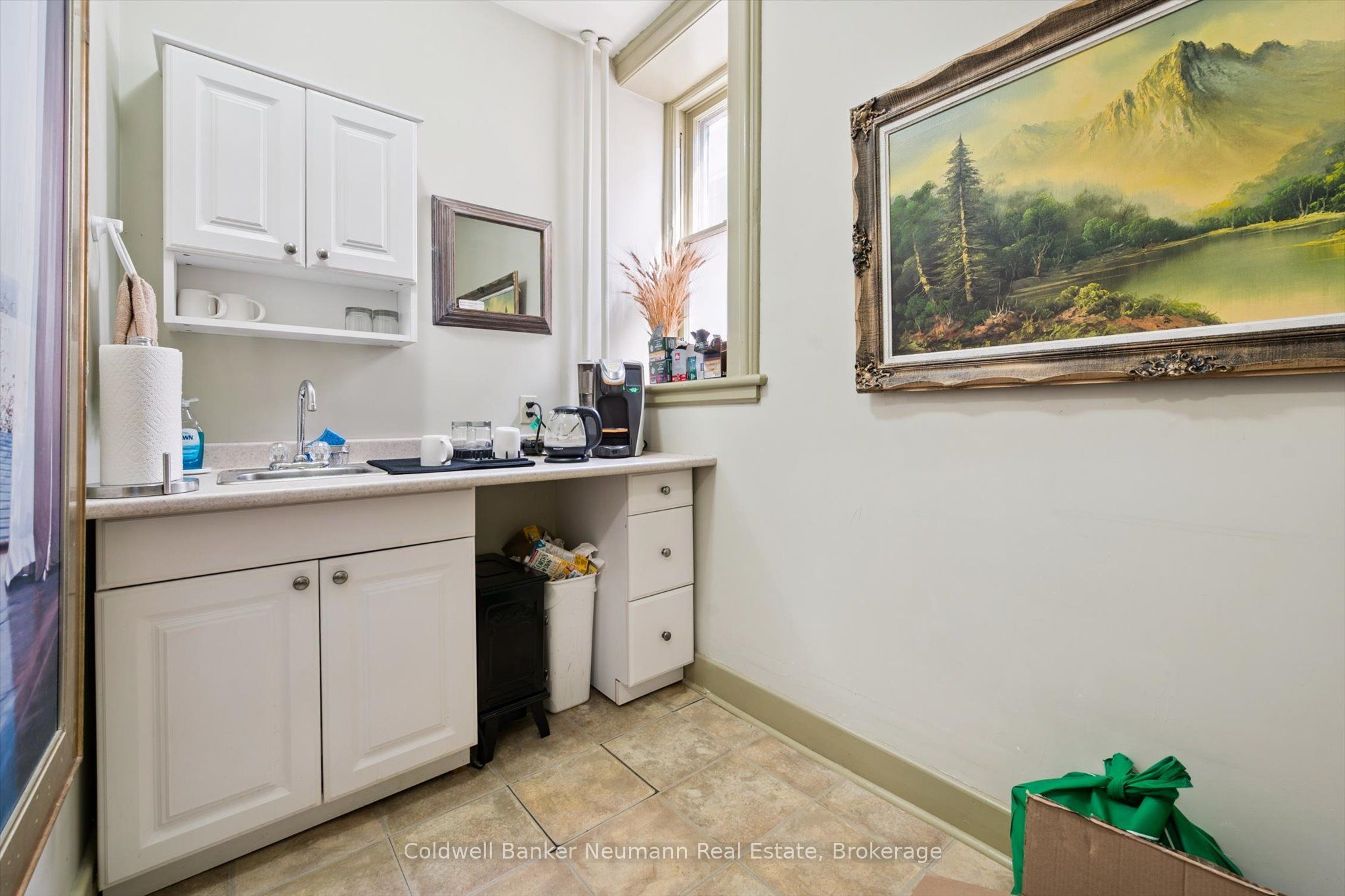 221 Woolwich Street Property Photo 10