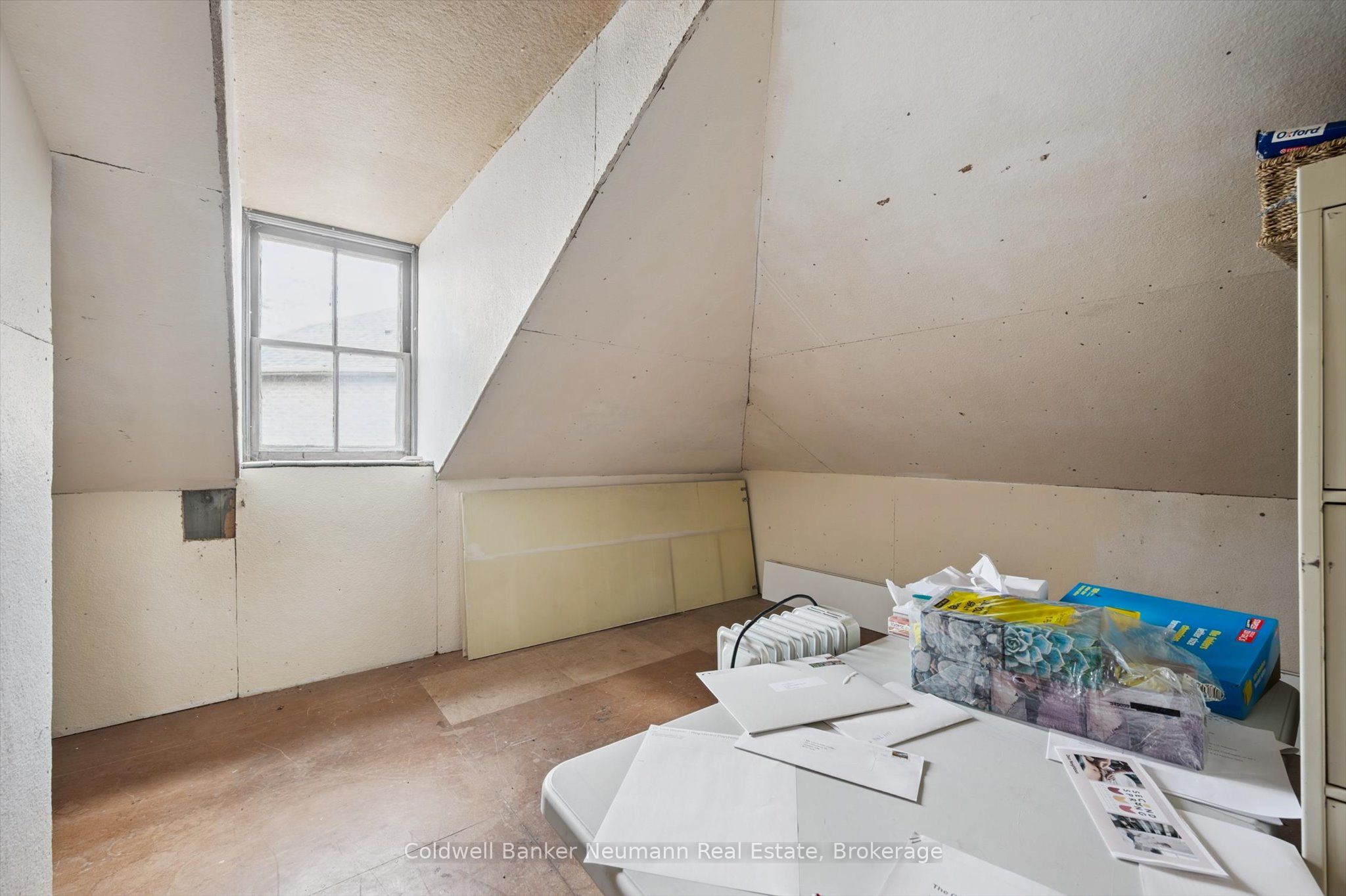 221 Woolwich Street Property Photo 39