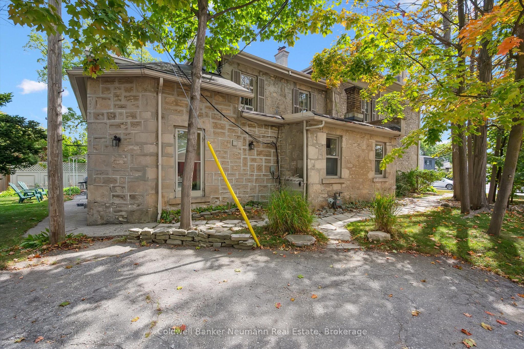 221 Woolwich Street Property Photo 44