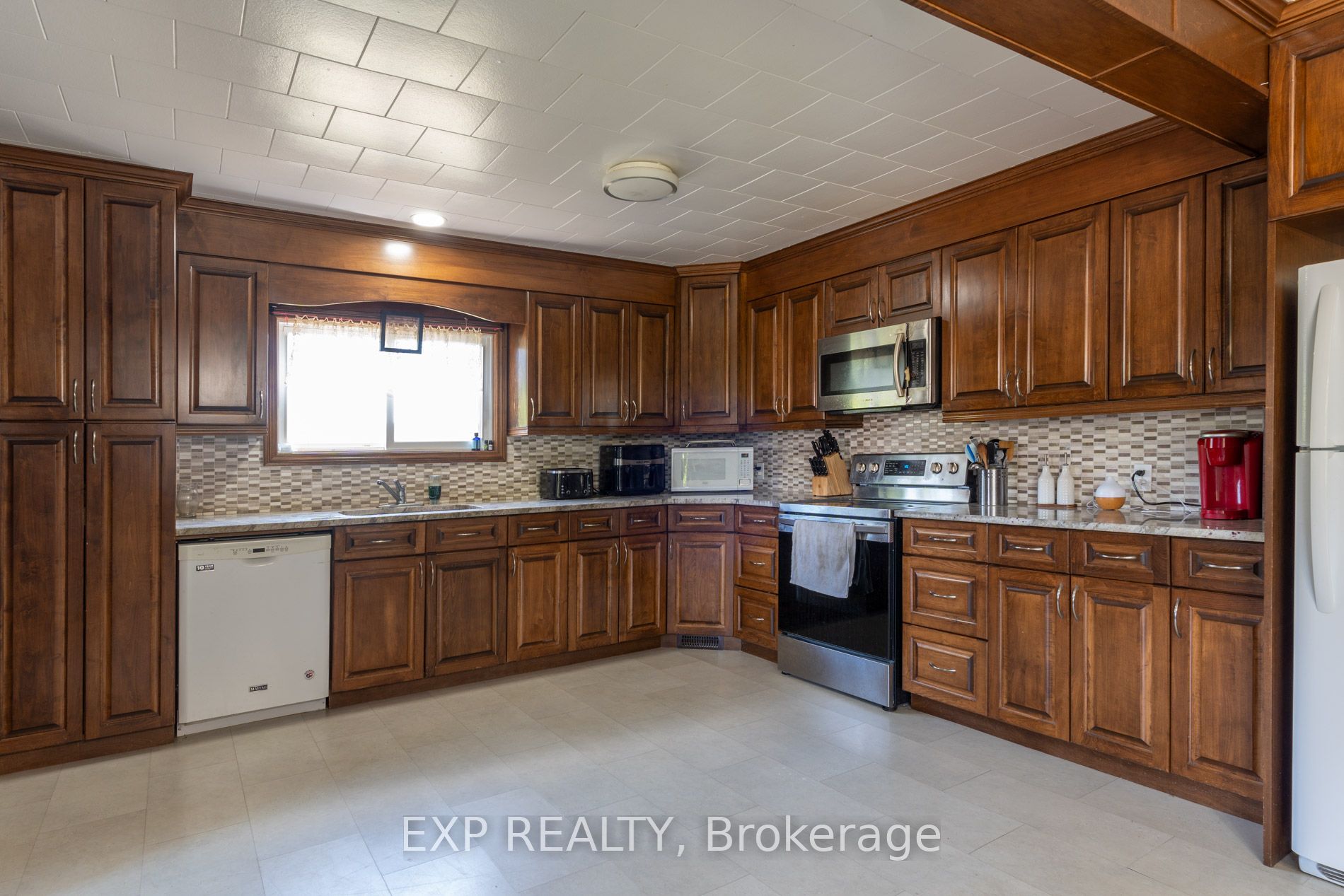 926 Fairground Road Property Photo 6