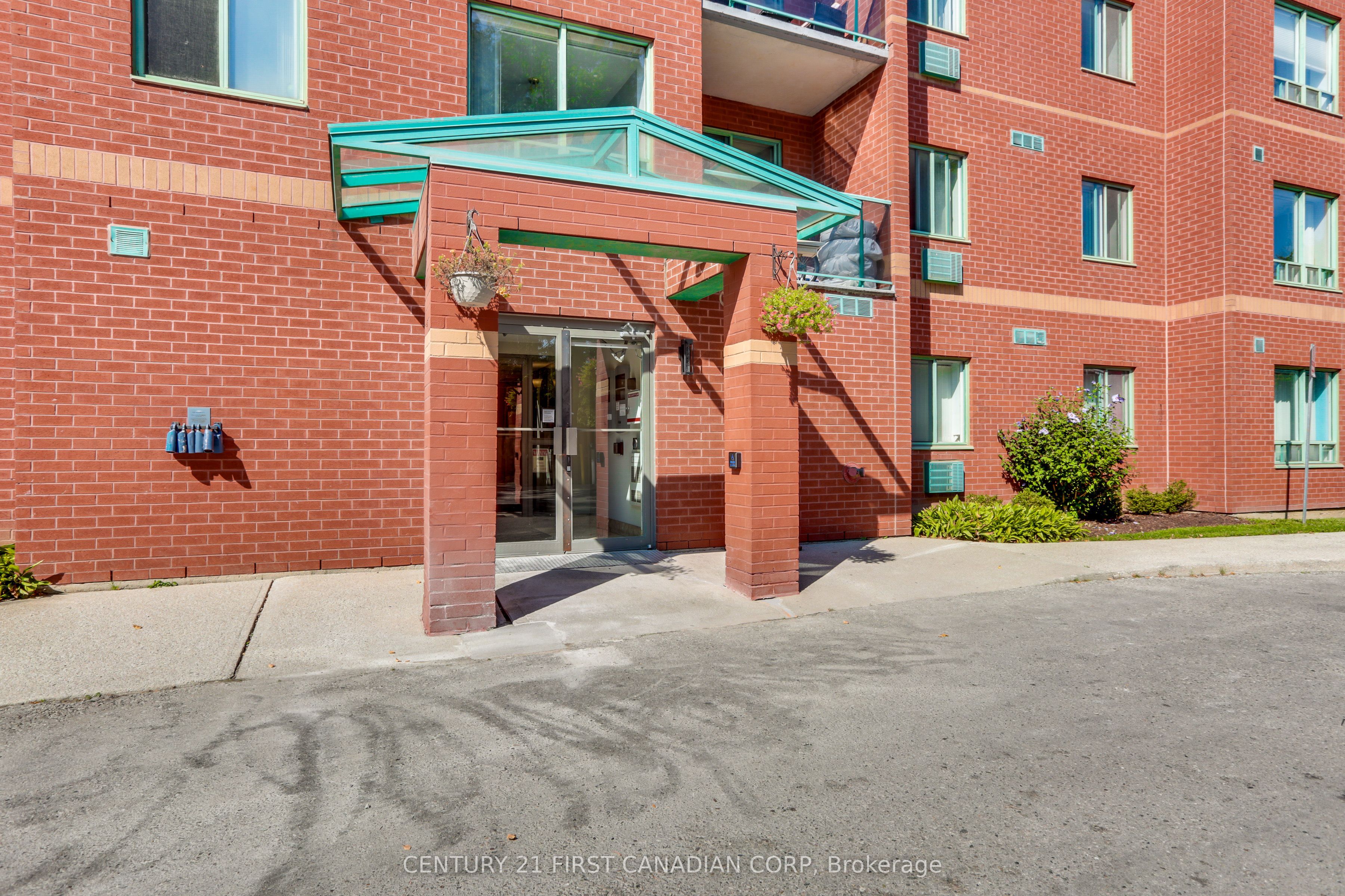 76 Base Line Road W 201 Property Photo 3