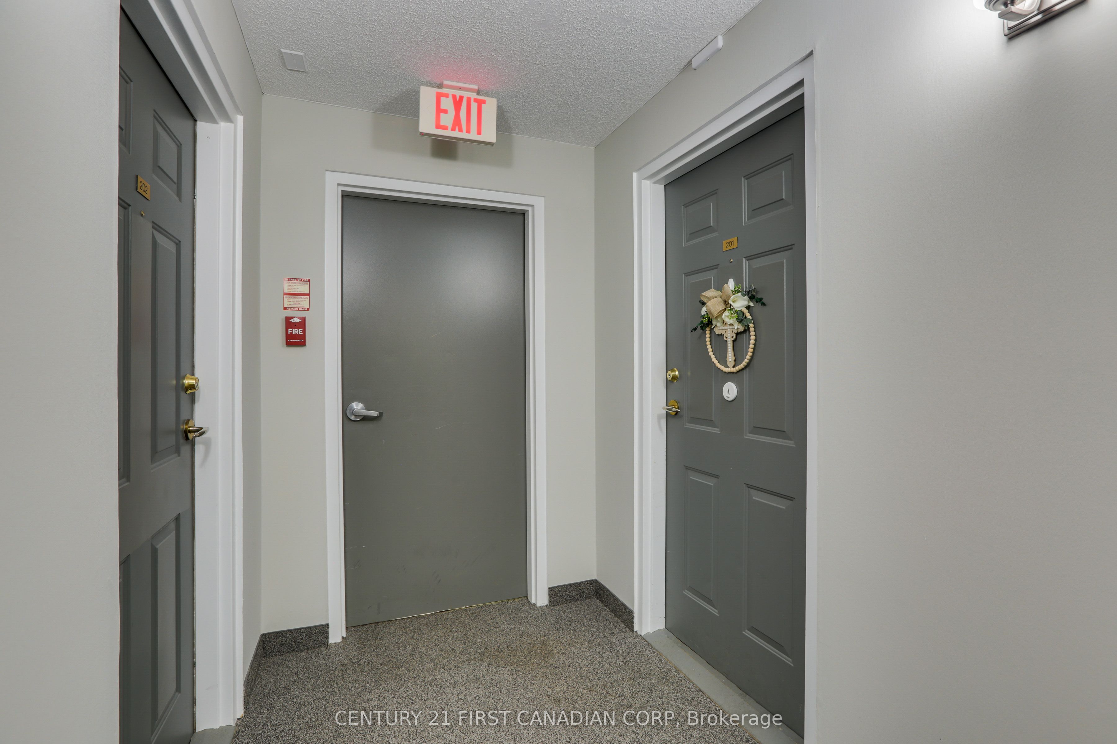 76 Base Line Road W 201 Property Photo 9