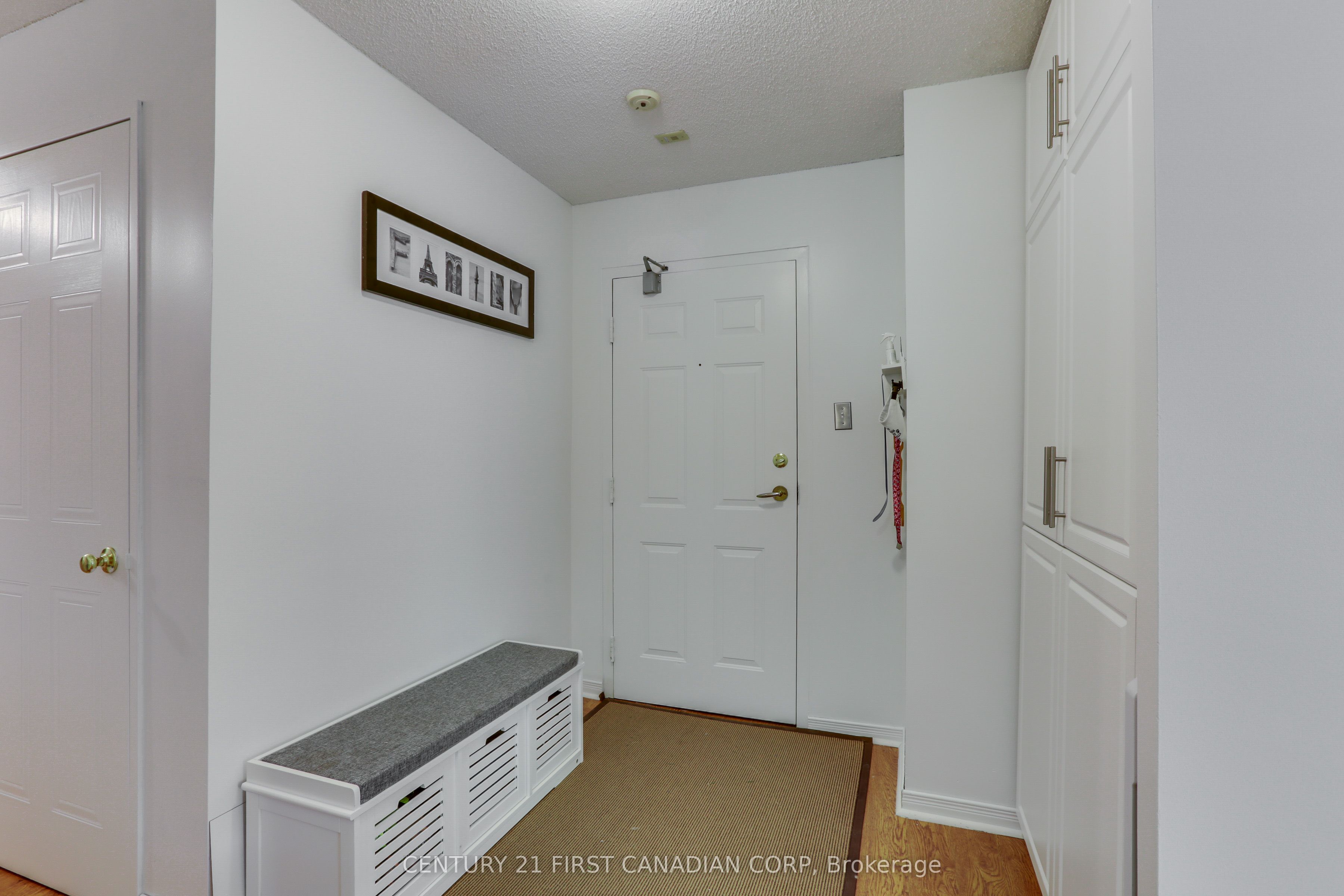 76 Base Line Road W 201 Property Photo 10