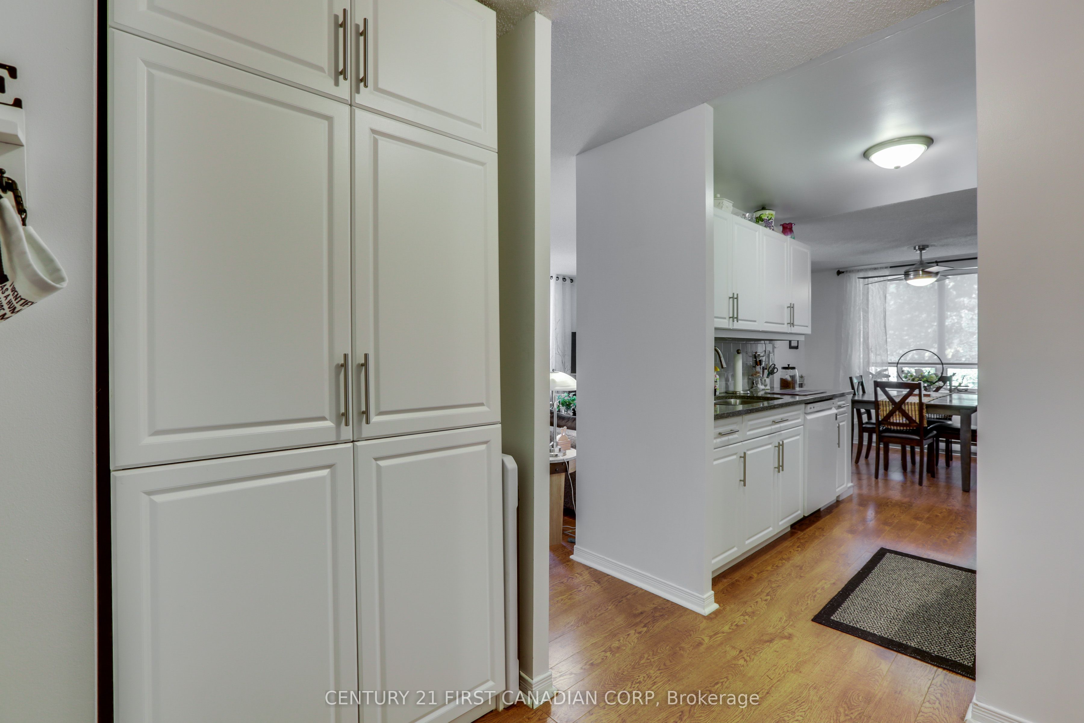 76 Base Line Road W 201 Property Photo 11