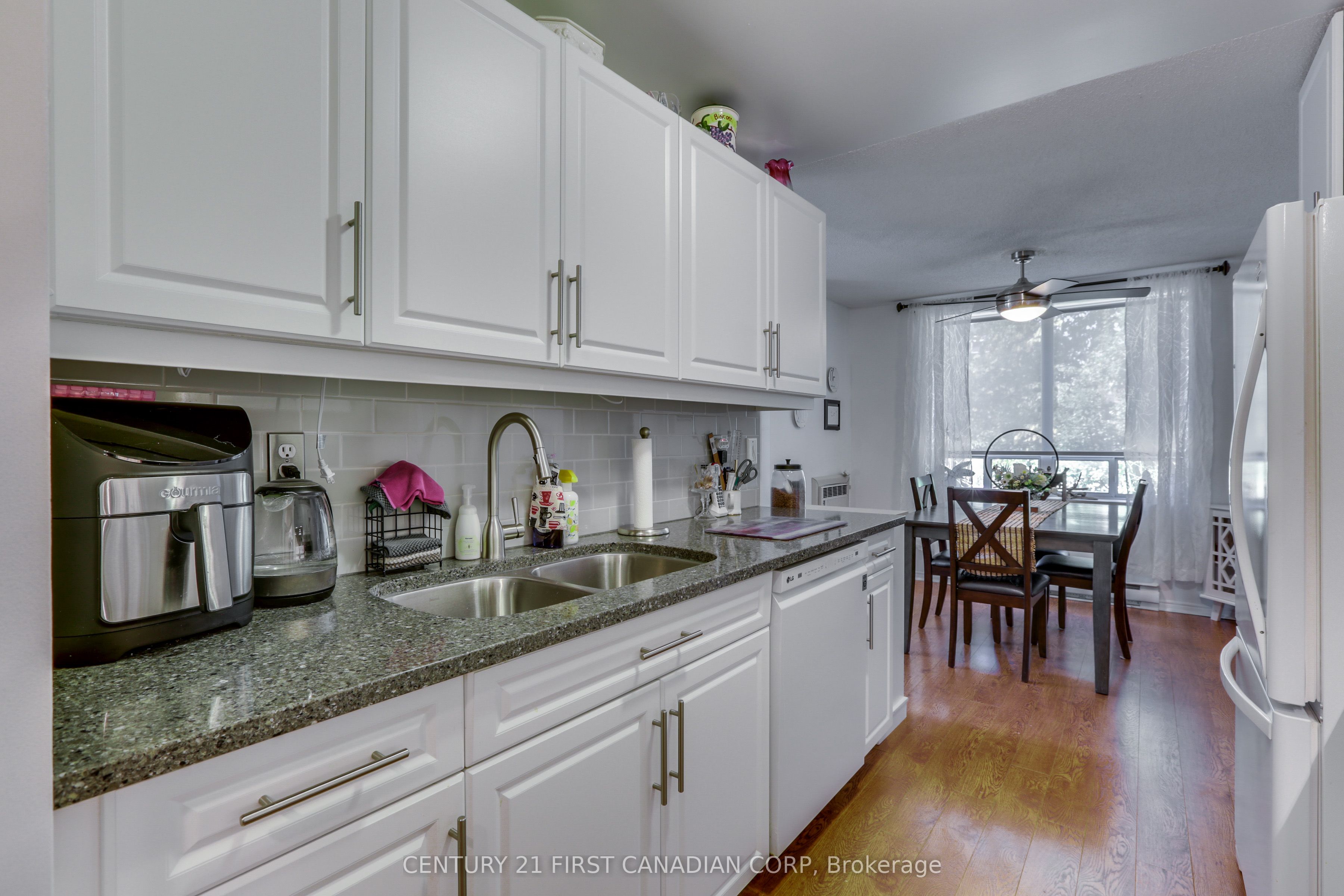 76 Base Line Road W 201 Property Photo 13