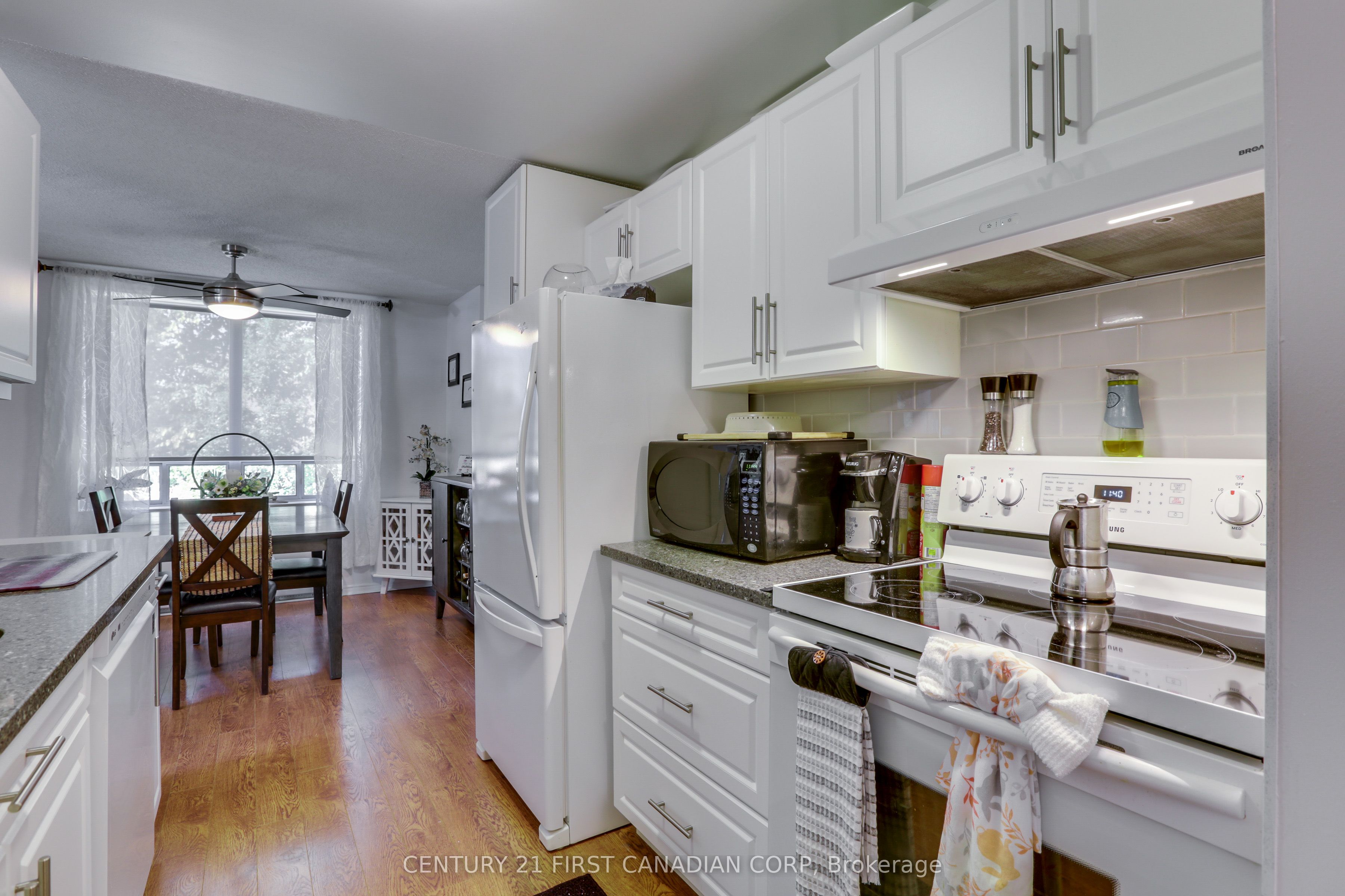 76 Base Line Road W 201 Property Photo 14